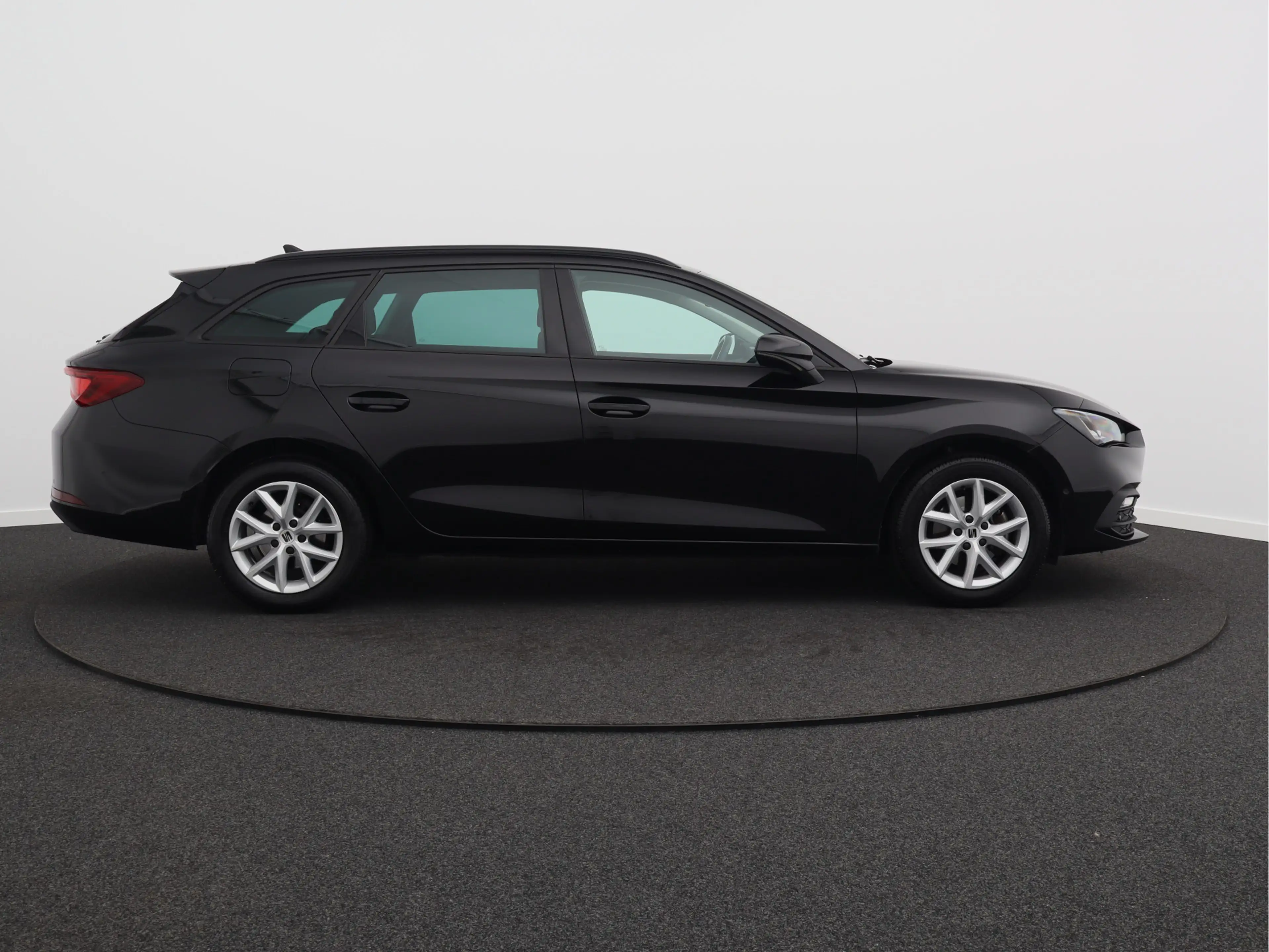 SEAT Leon Sportstourer 1.0 TSI Style Business Intense/ compl — photo 22