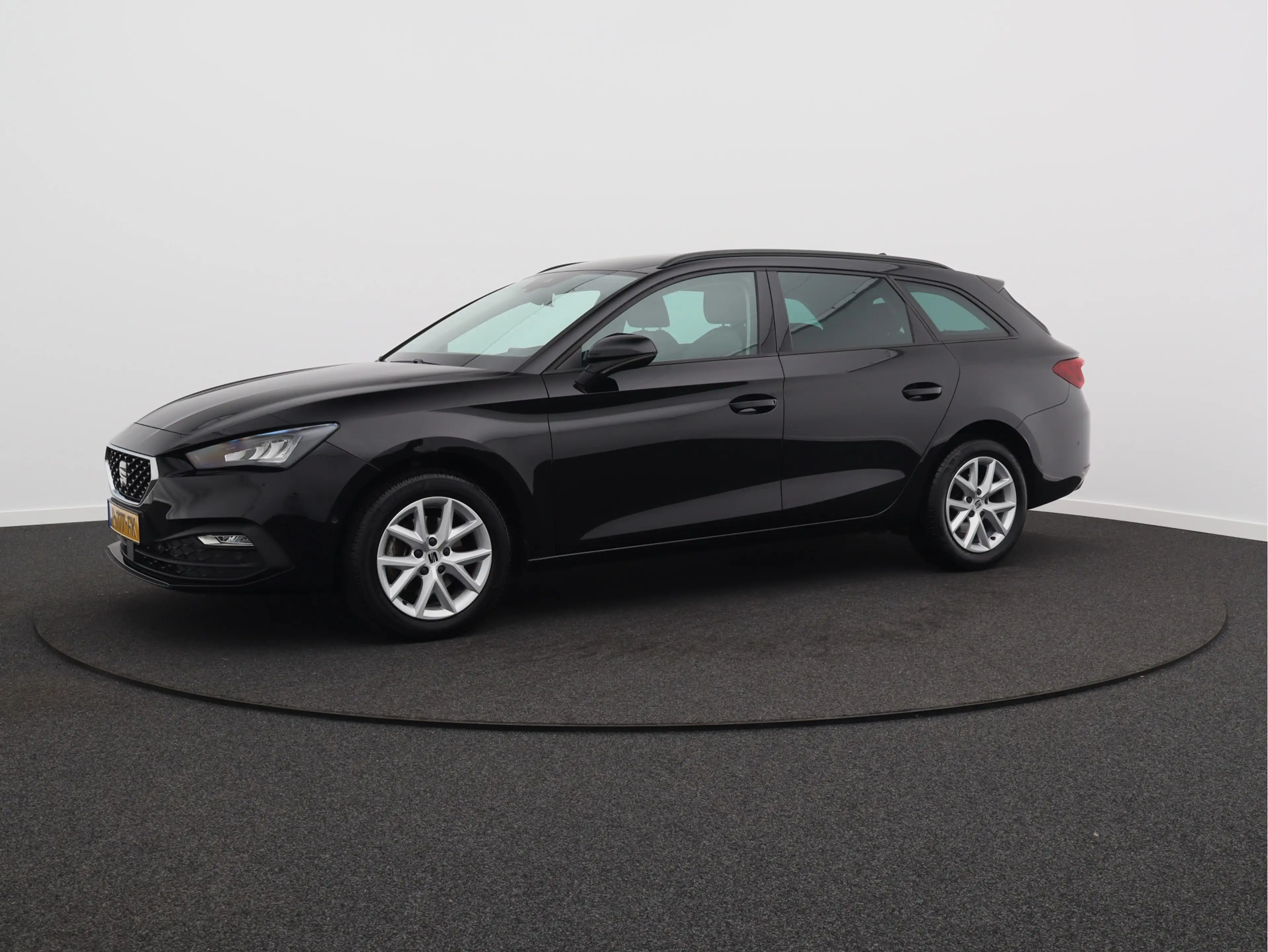 SEAT Leon Sportstourer 1.0 TSI Style Business Intense/ compl — photo 8