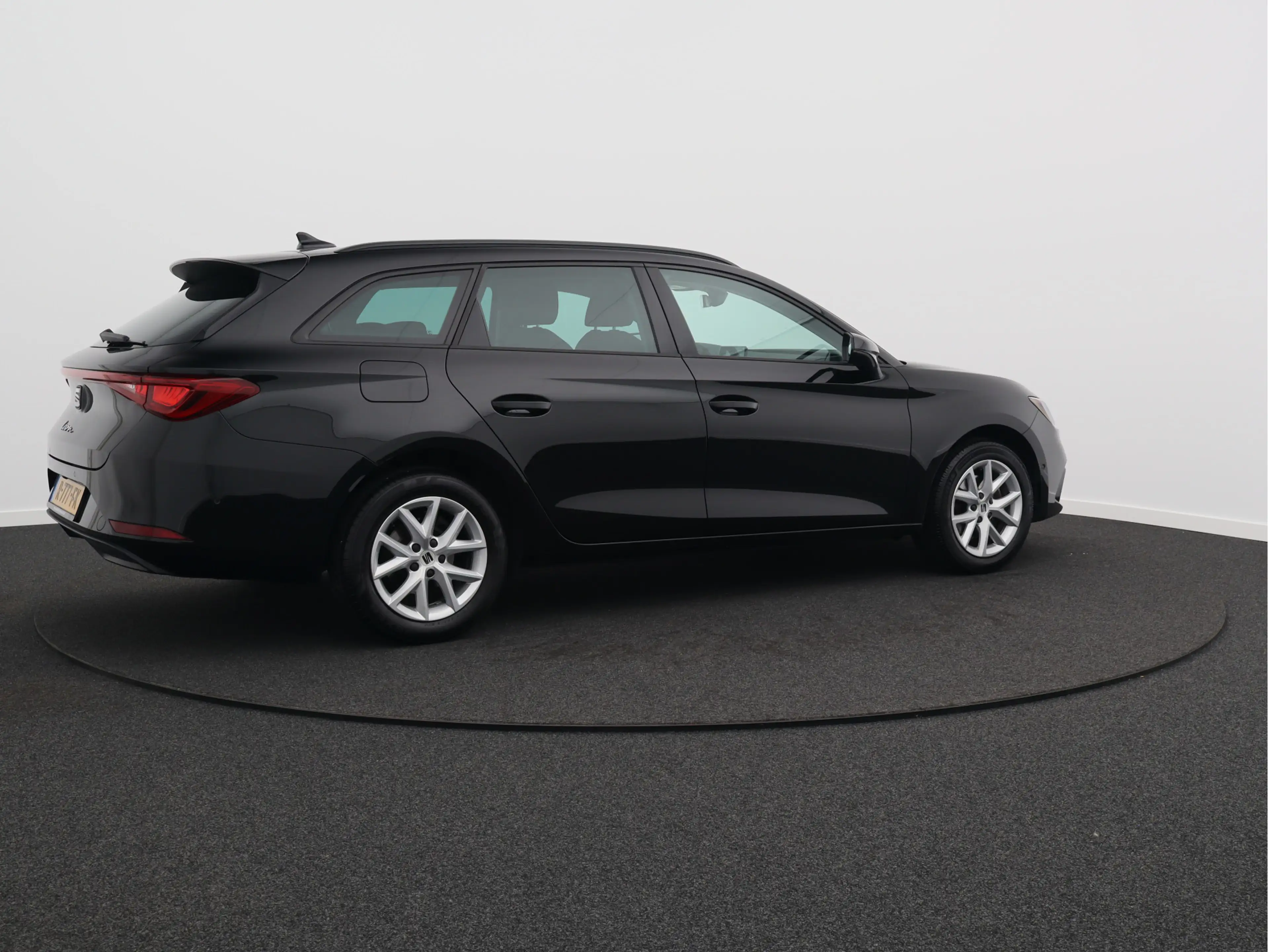SEAT Leon Sportstourer 1.0 TSI Style Business Intense/ compl — photo 19