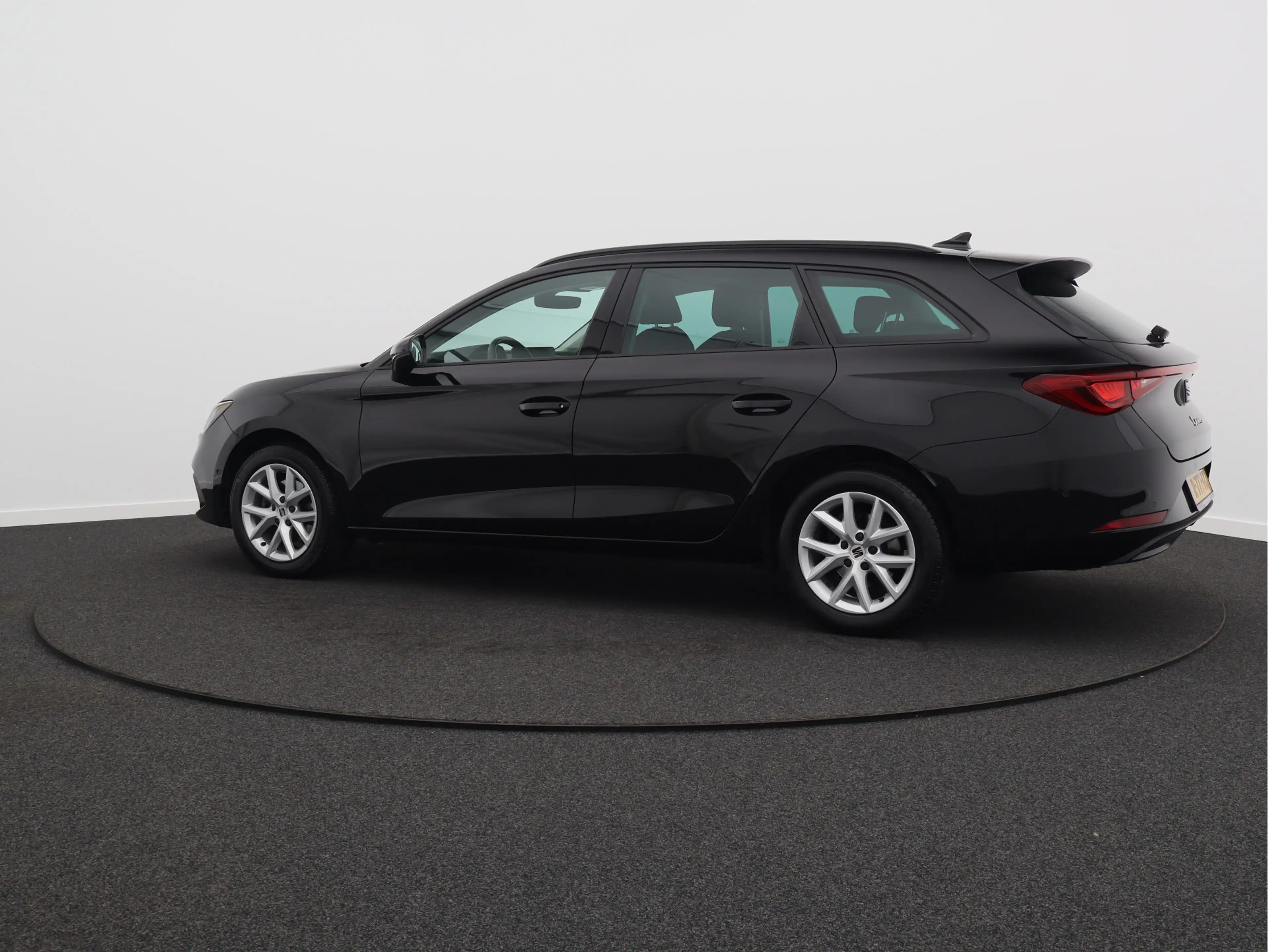 SEAT Leon Sportstourer 1.0 TSI Style Business Intense/ compl — photo 12
