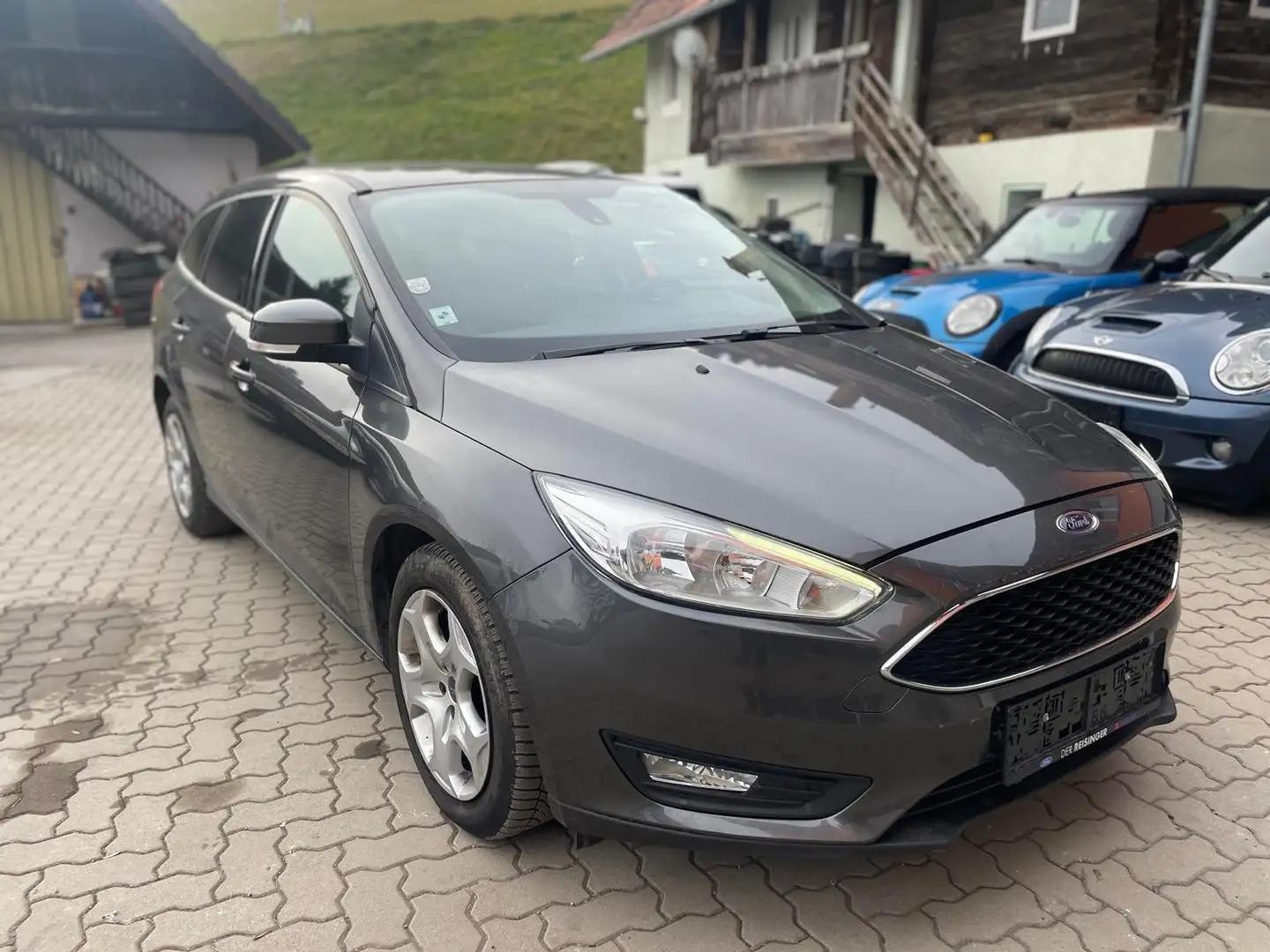 Ford Focus Focus+Traveller+1,0+EcoBoost+Titanium+Titanium Grau - 2
