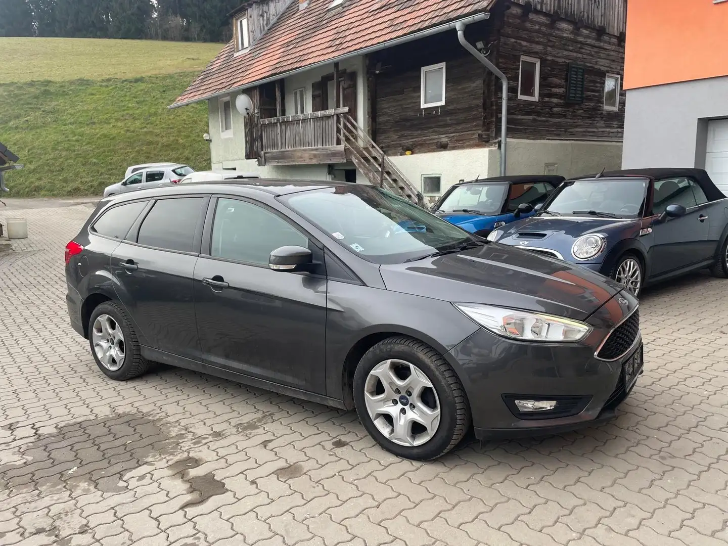Ford Focus Focus+Traveller+1,0+EcoBoost+Titanium+Titanium Grau - 1
