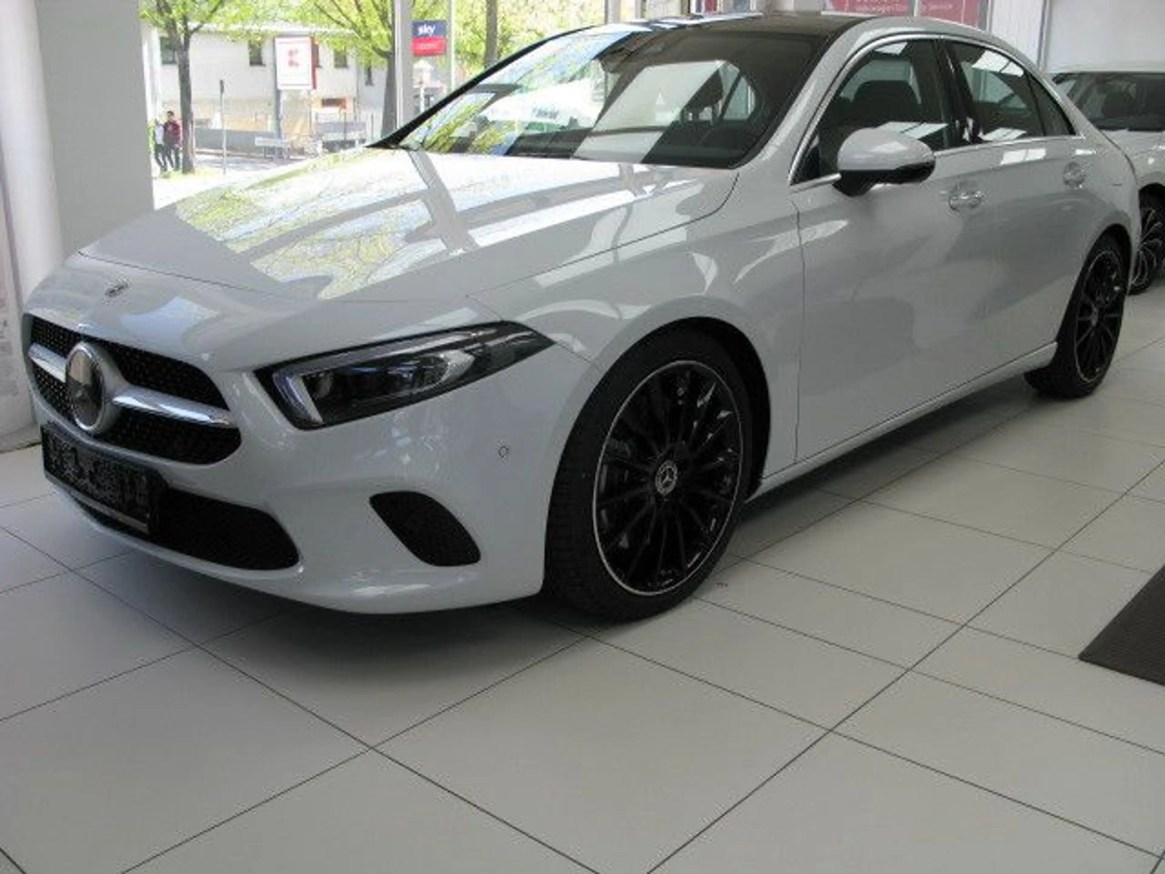 Mercedes-Benz A 250 4M. DCT*Panorama+AMG-19Zoll+UVPca.71000,-€ — photo 2