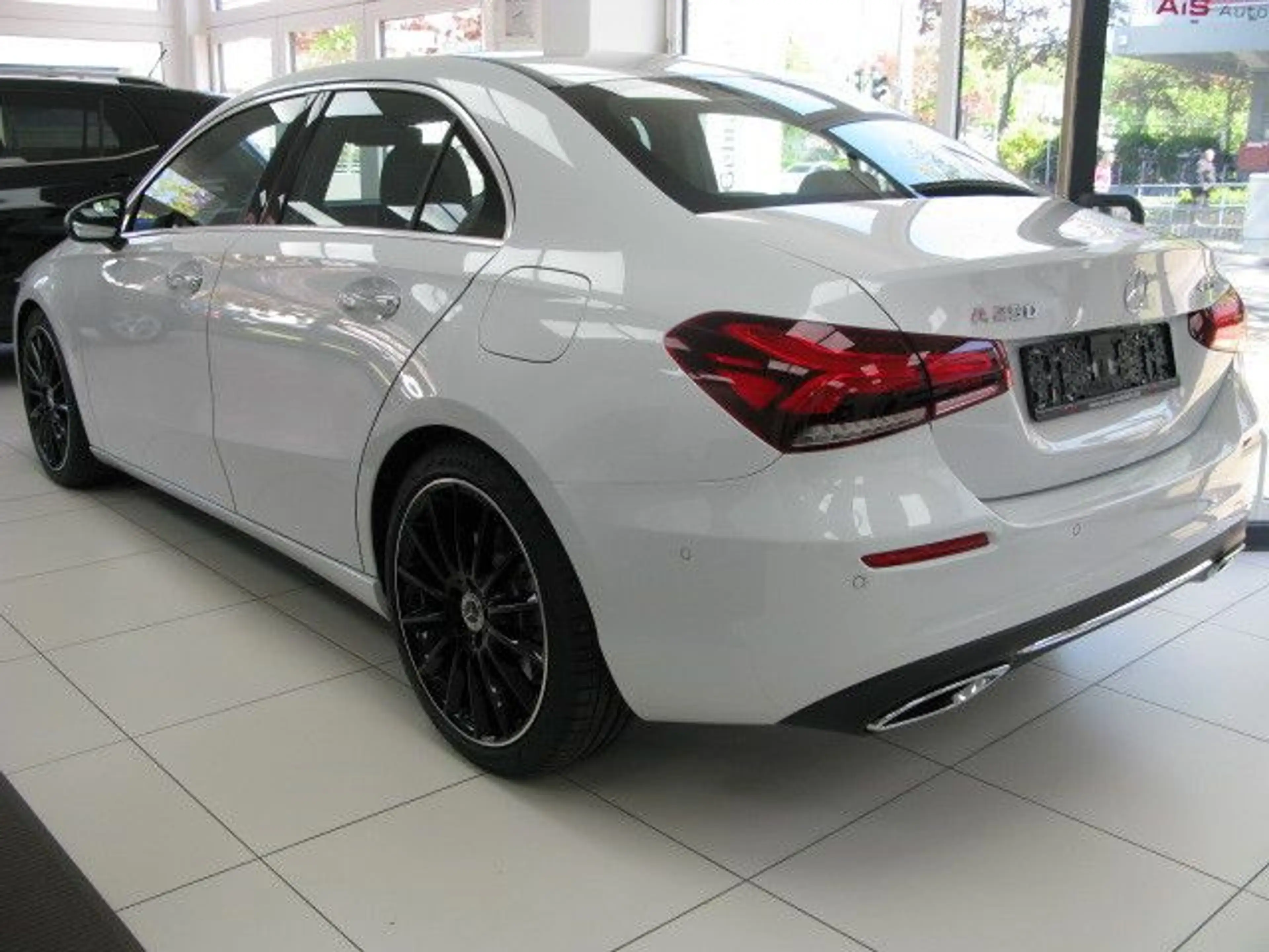 Mercedes-Benz A 250 4M. DCT*Panorama+AMG-19Zoll+UVPca.71000,-€ — photo 3