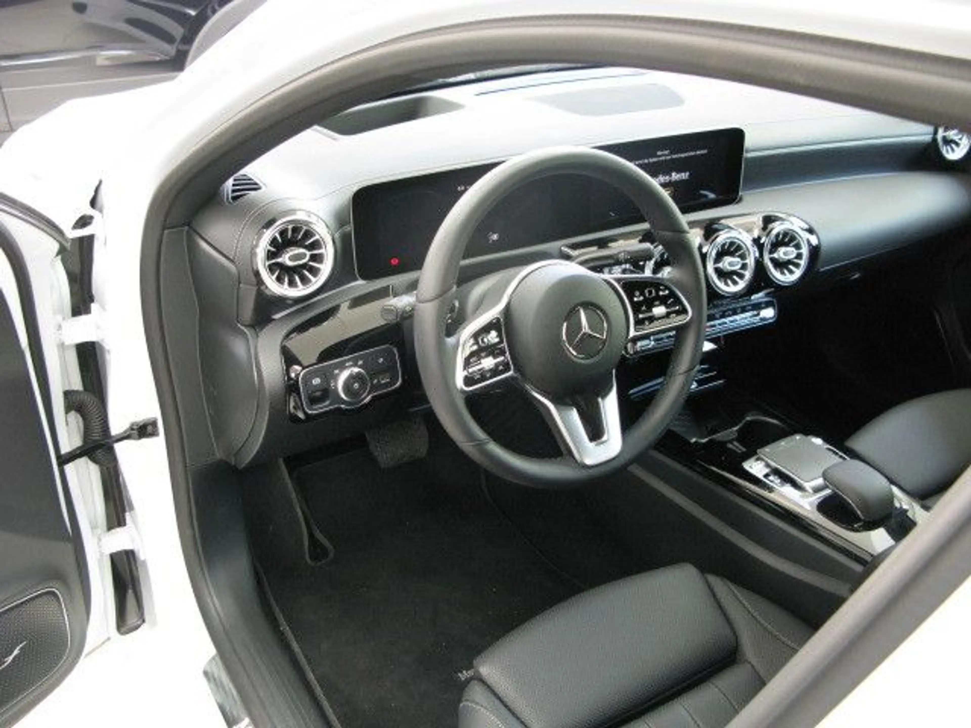 Mercedes-Benz A 250 4M. DCT*Panorama+AMG-19Zoll+UVPca.71000,-€ — photo 8