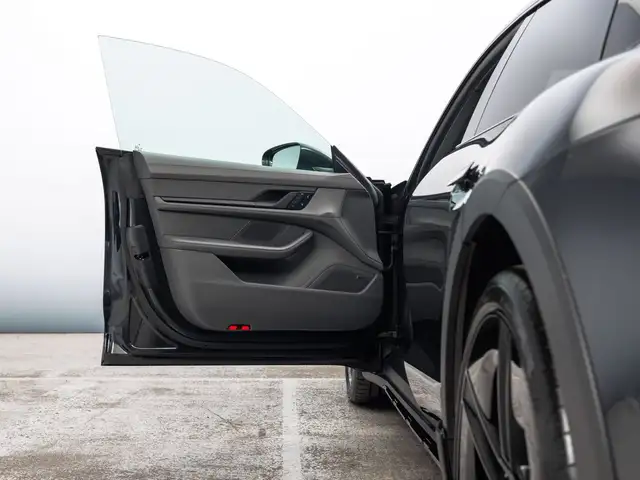 Porsche Taycan view 11