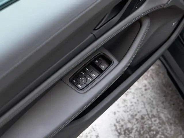 Porsche Taycan view 14