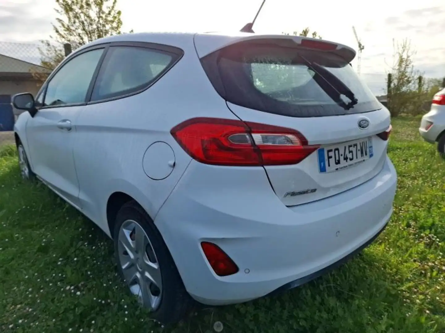 Ford Fiesta 1.5 TDCi 85ch Connect Business 3p Blanc - 2