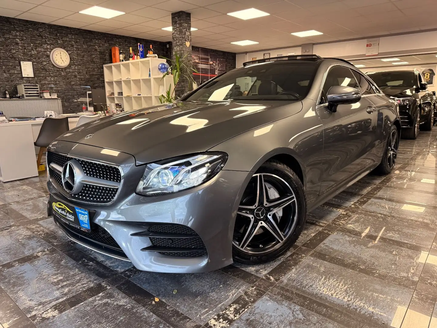 Mercedes-Benz E 200 E -Klasse Coupe/AMG Line/Navi/Burm/Panora Gris - 1
