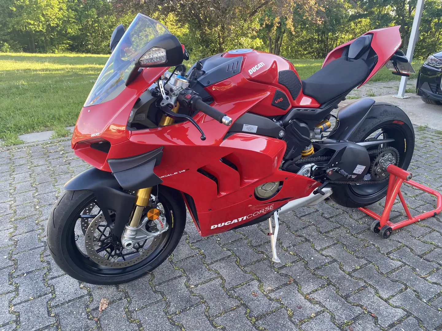Ducati Panigale V4 S crvena - 1