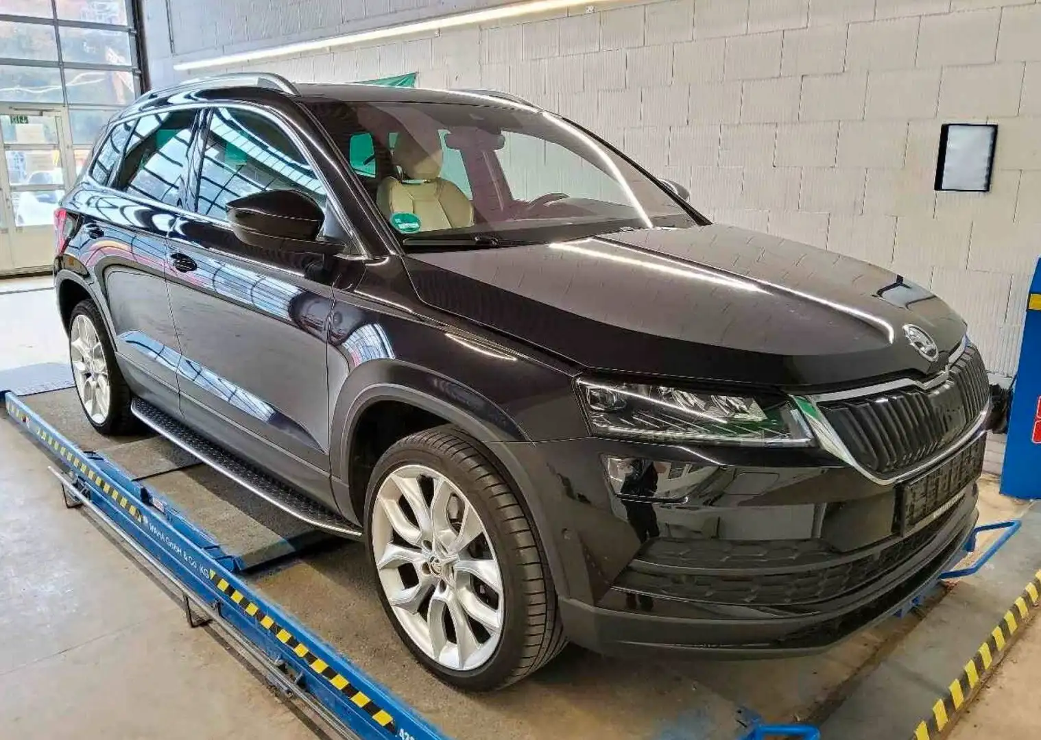 Skoda Karoq Style *Leder*Standhzg*AHK*Panorama*360 Cam Schwarz - 2