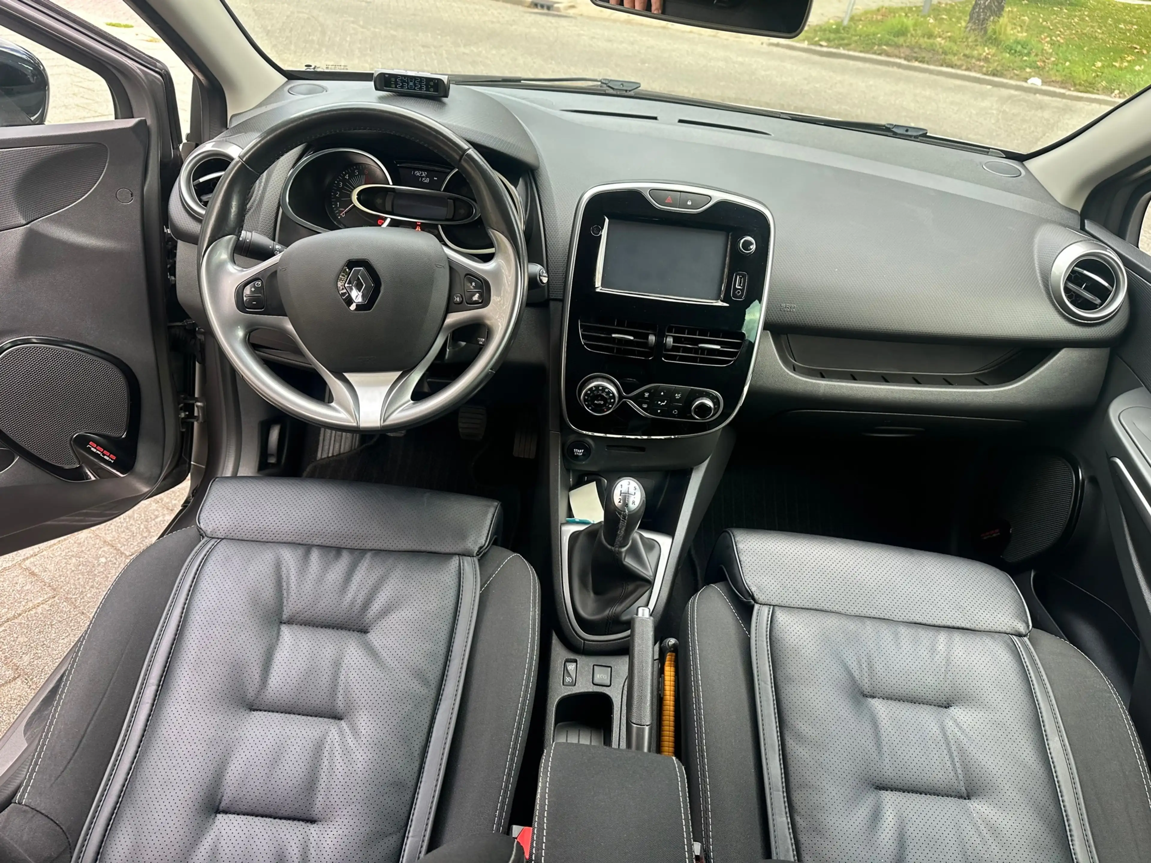 Renault Clio 0.9 TCe Eco2 Limited — photo 13