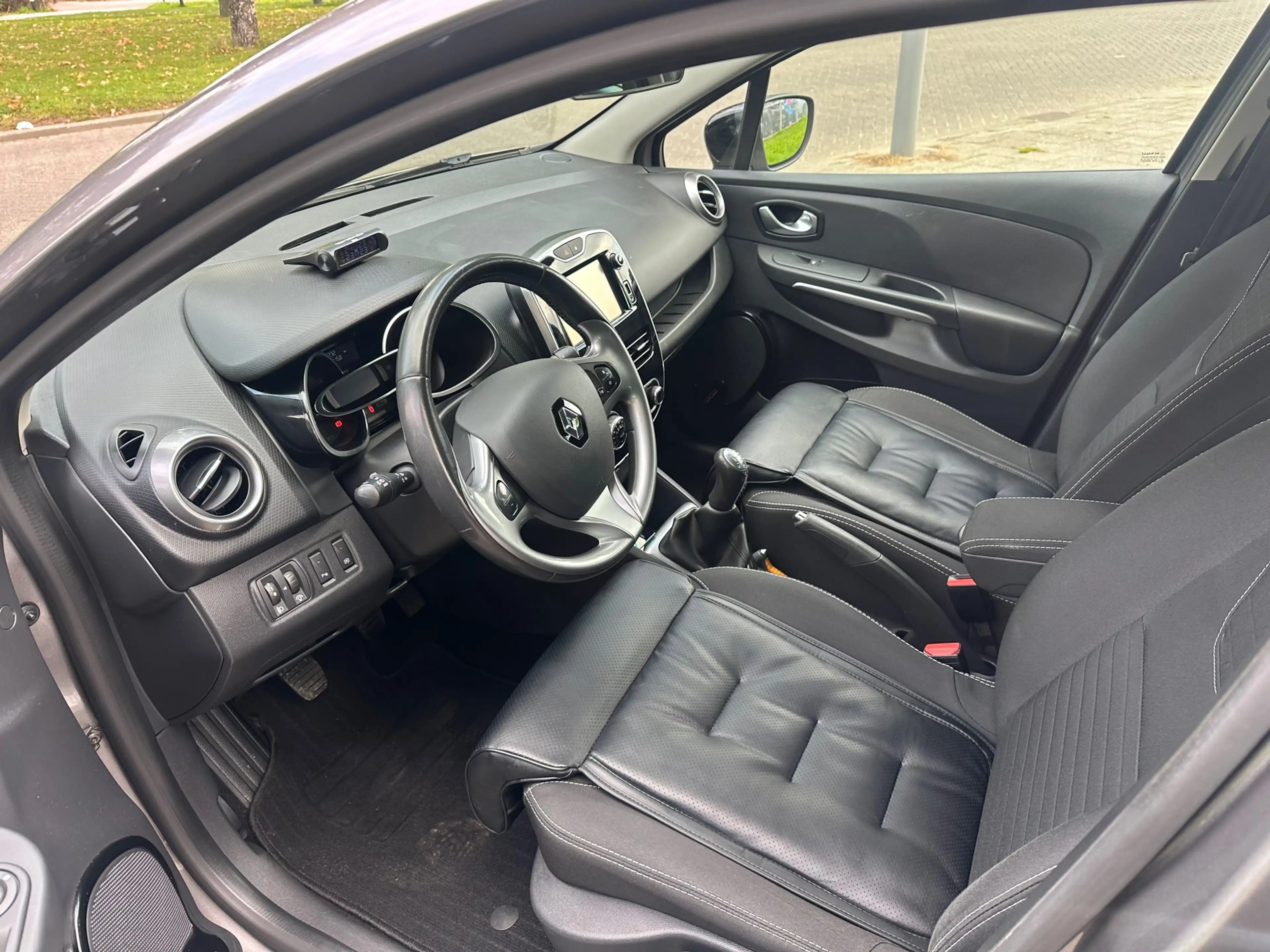 Renault Clio 0.9 TCe Eco2 Limited — photo 11