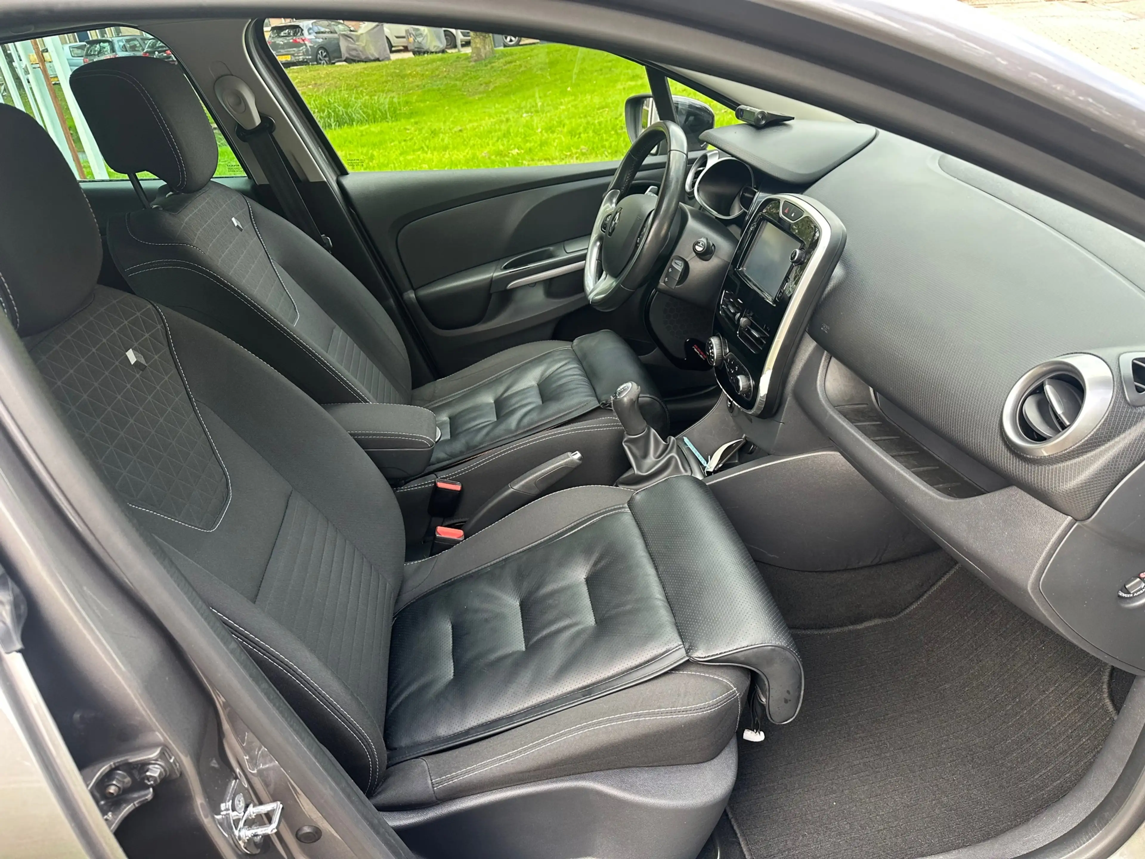 Renault Clio 0.9 TCe Eco2 Limited — photo 10