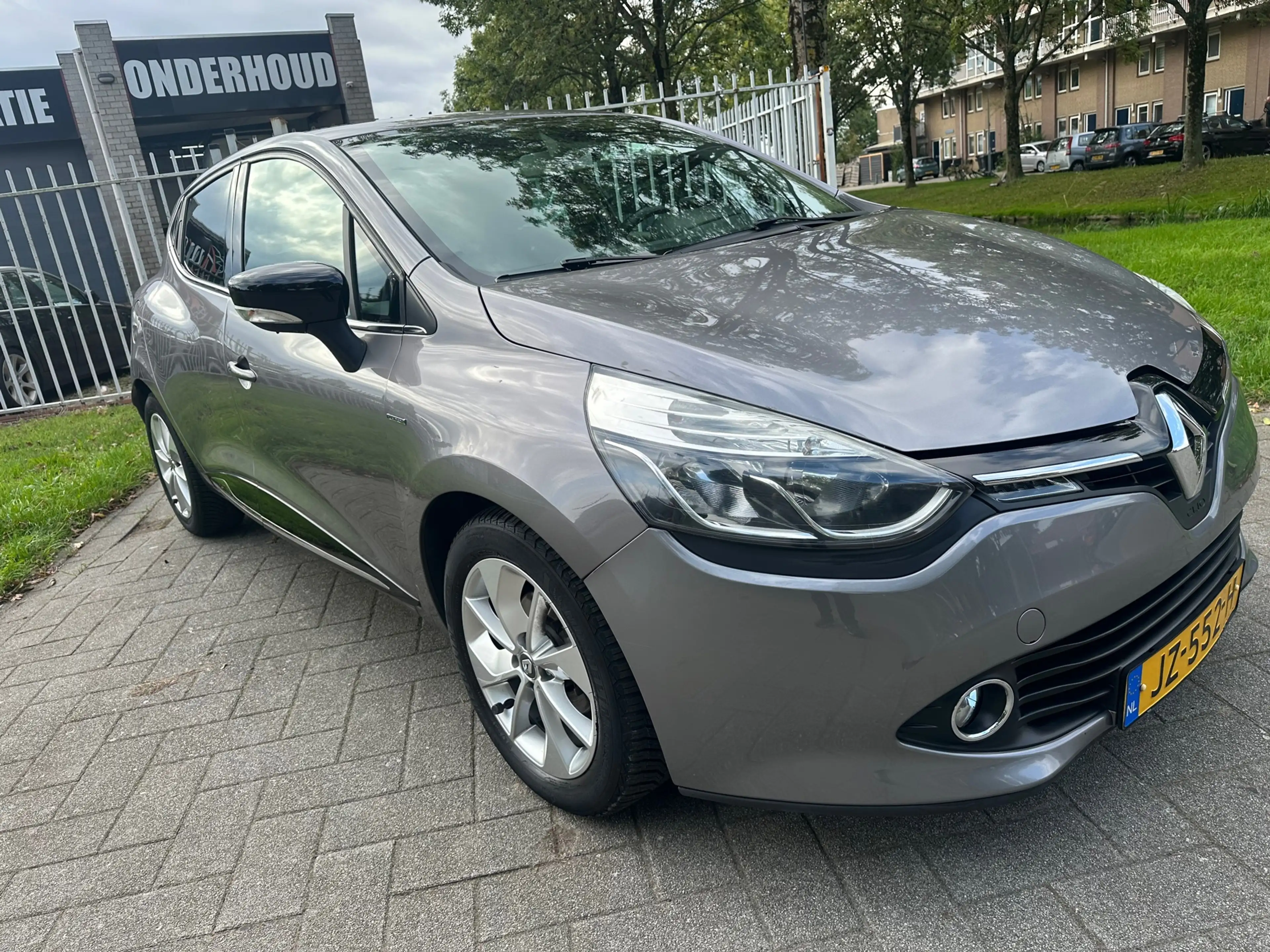 Renault Clio 0.9 TCe Eco2 Limited — photo 3