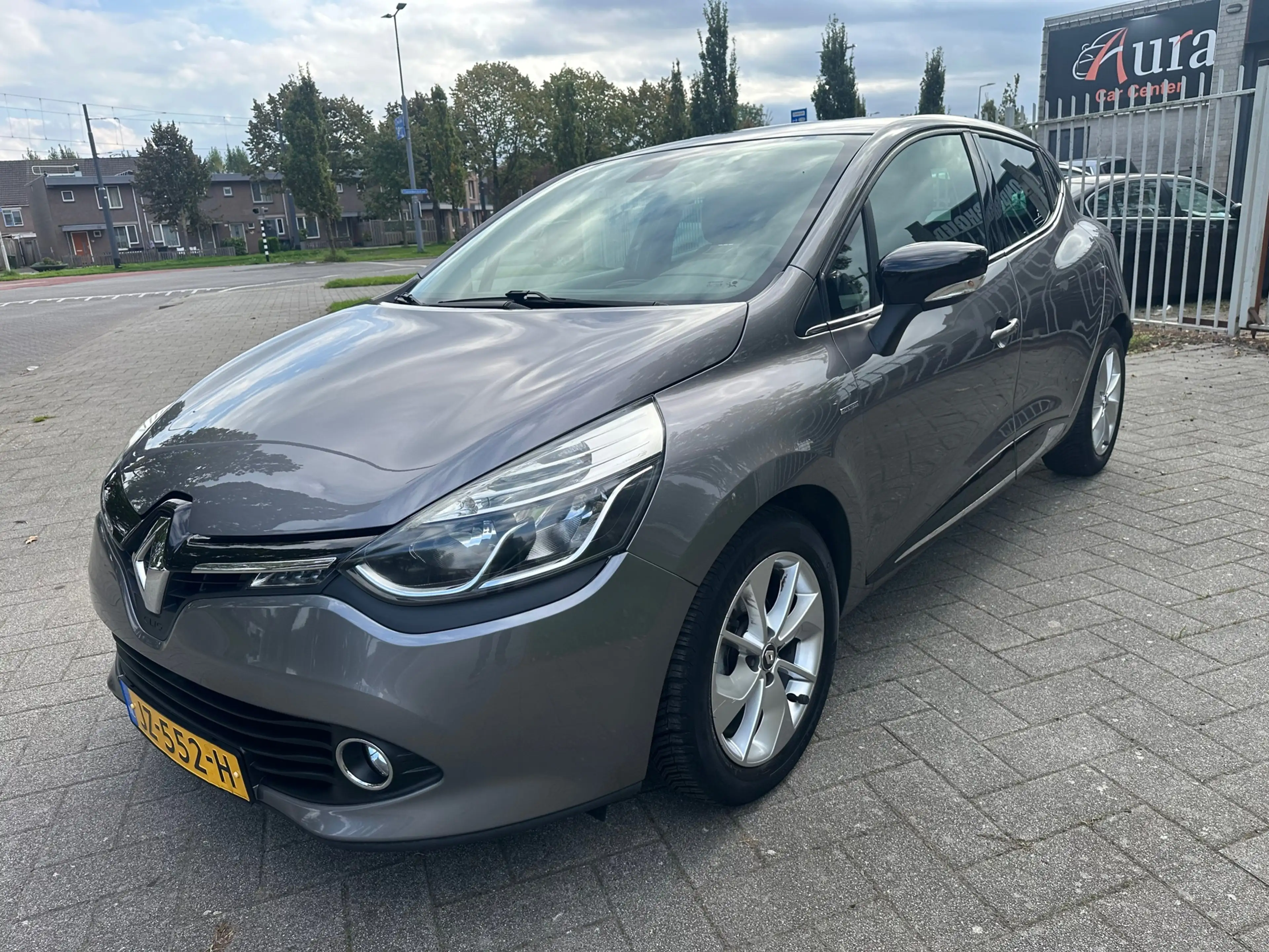 Renault Clio 0.9 TCe Eco2 Limited — photo 2