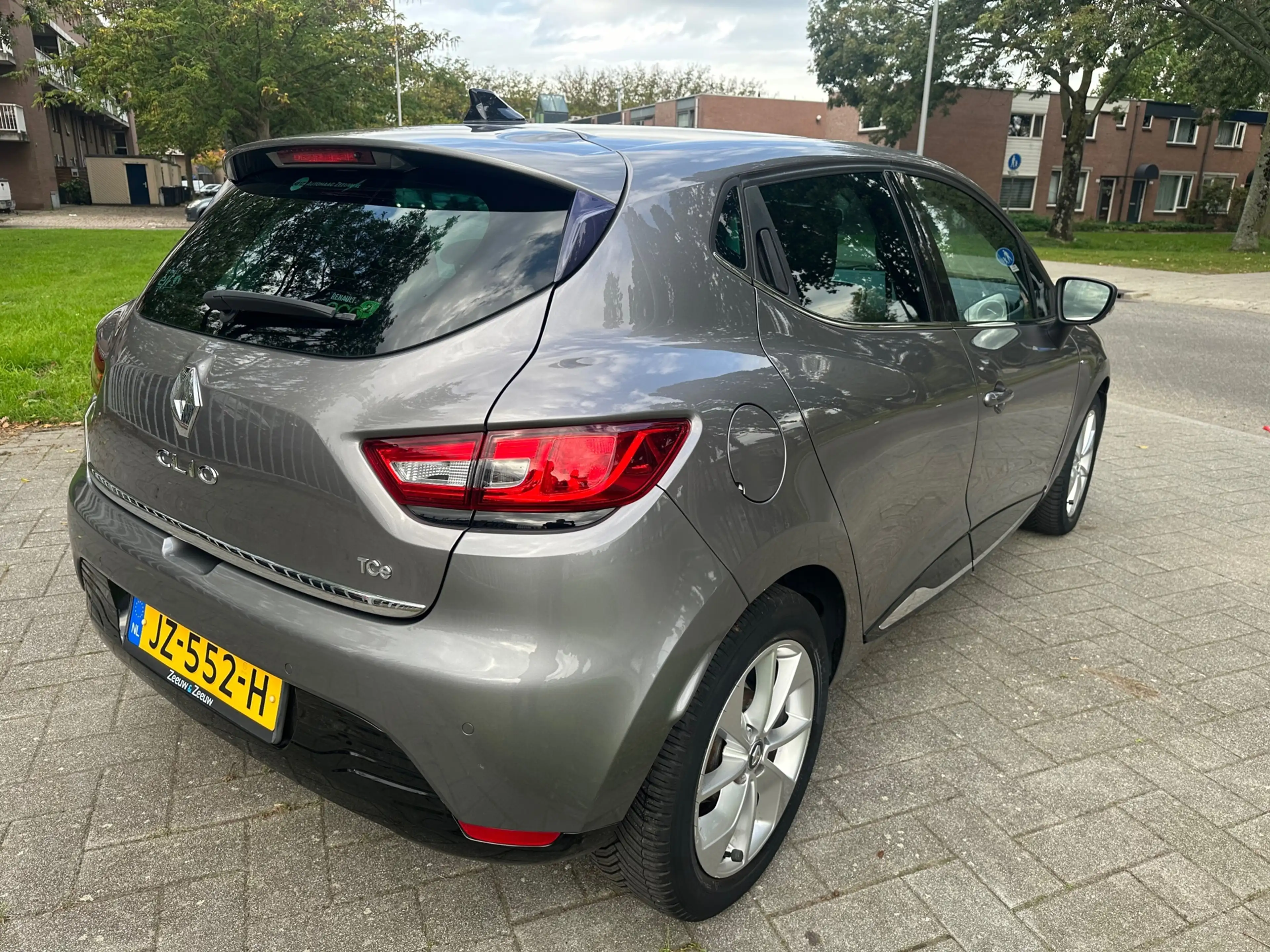 Renault Clio 0.9 TCe Eco2 Limited — photo 6