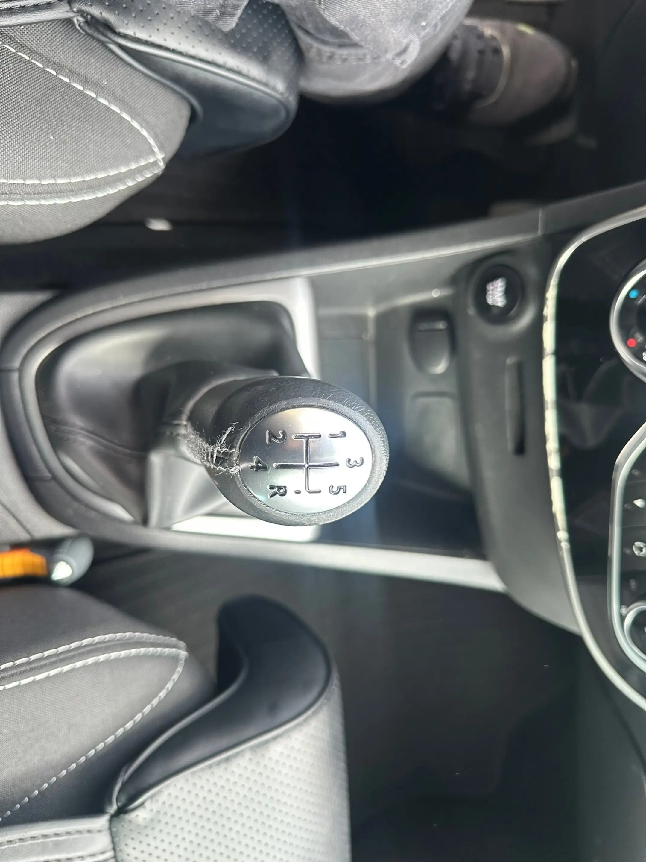 Renault Clio 0.9 TCe Eco2 Limited — photo 15