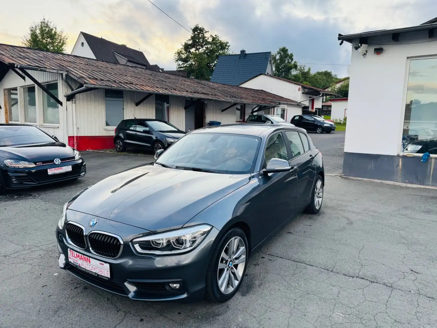 BMW 118 Baureihe 1 Lim. 5-trg. 118 i Grau - 1