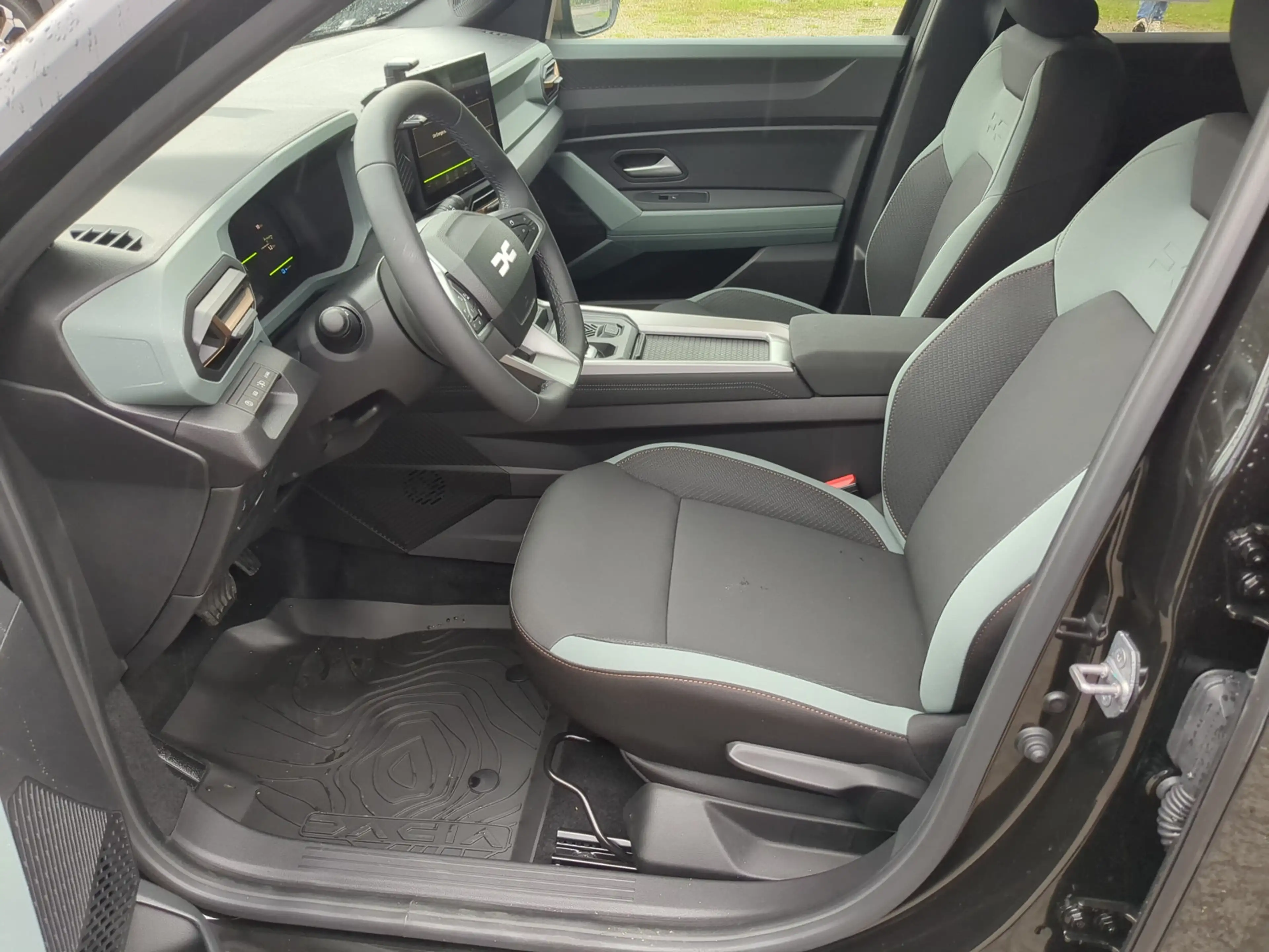 Dacia Bigster Hybrid 155 Extreme SHZ LKHZ Pano — photo 5