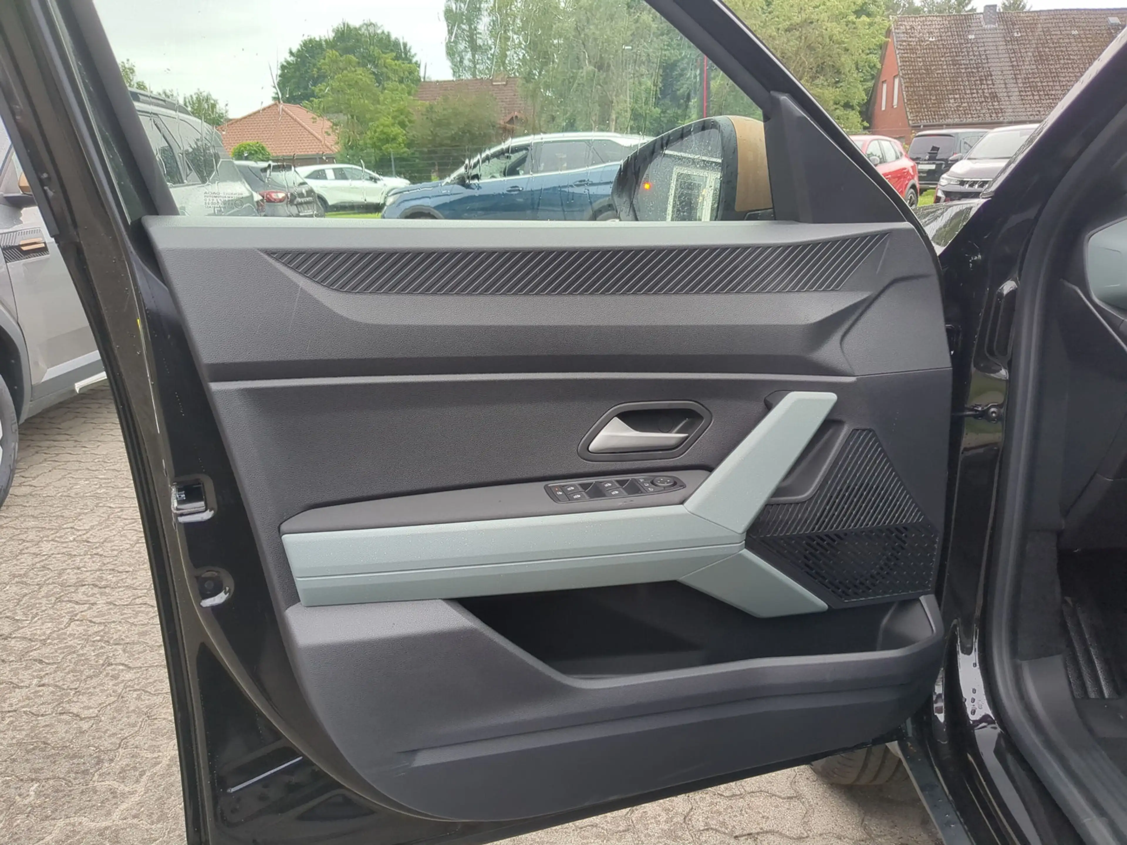 Dacia Bigster Hybrid 155 Extreme SHZ LKHZ Pano — photo 13