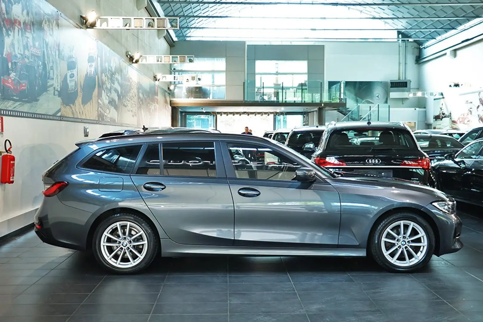 BMW 320 d 48V xDrive Touring Business Advantage AUTO. Gris - 2