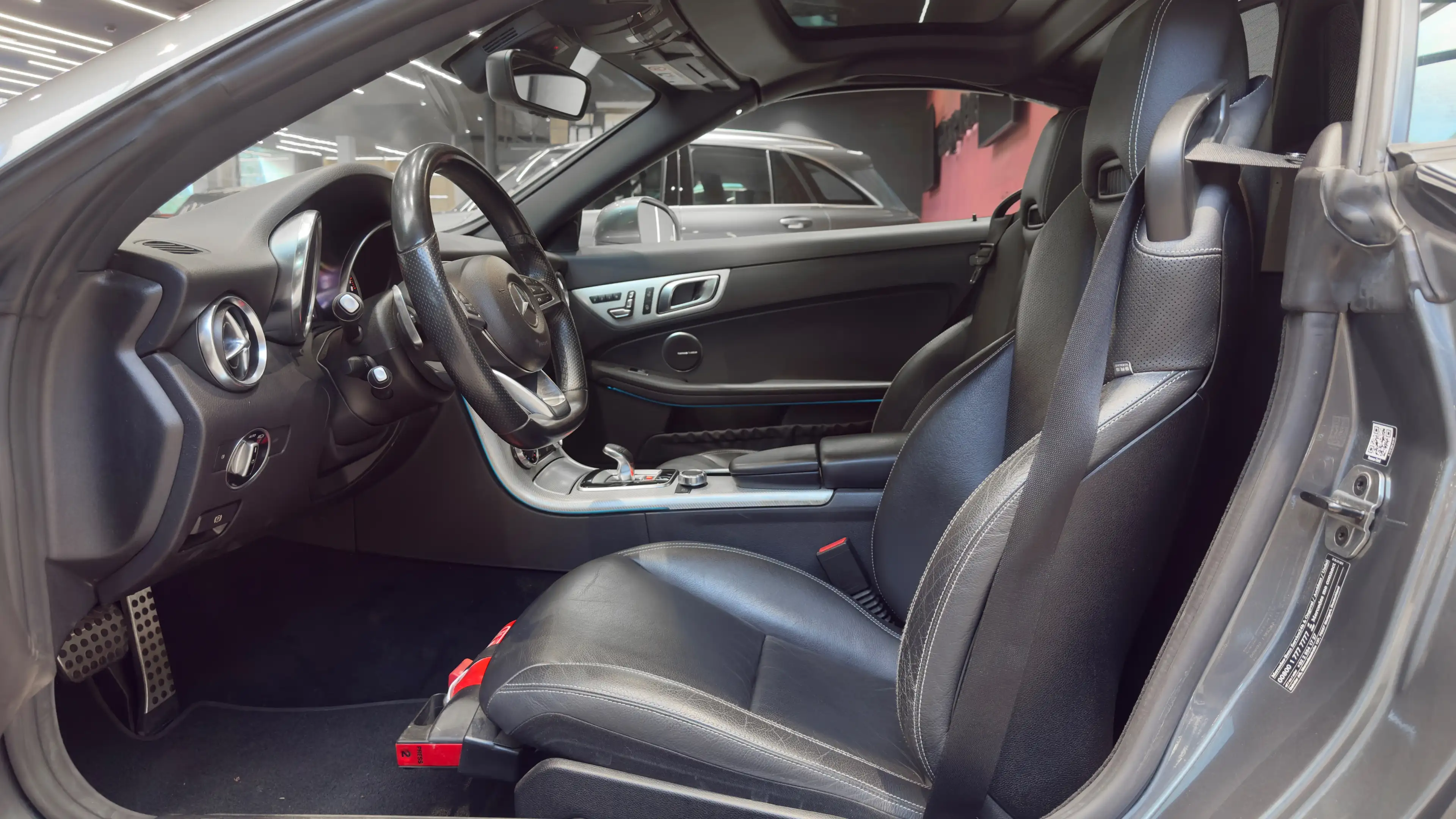 Mercedes-Benz SLC 180 1.6 PACK AMG**TVA**TOIT PANO**LED**CAMERA**BOITE AUTO**GARANTIE 12 MOIS — photo 11