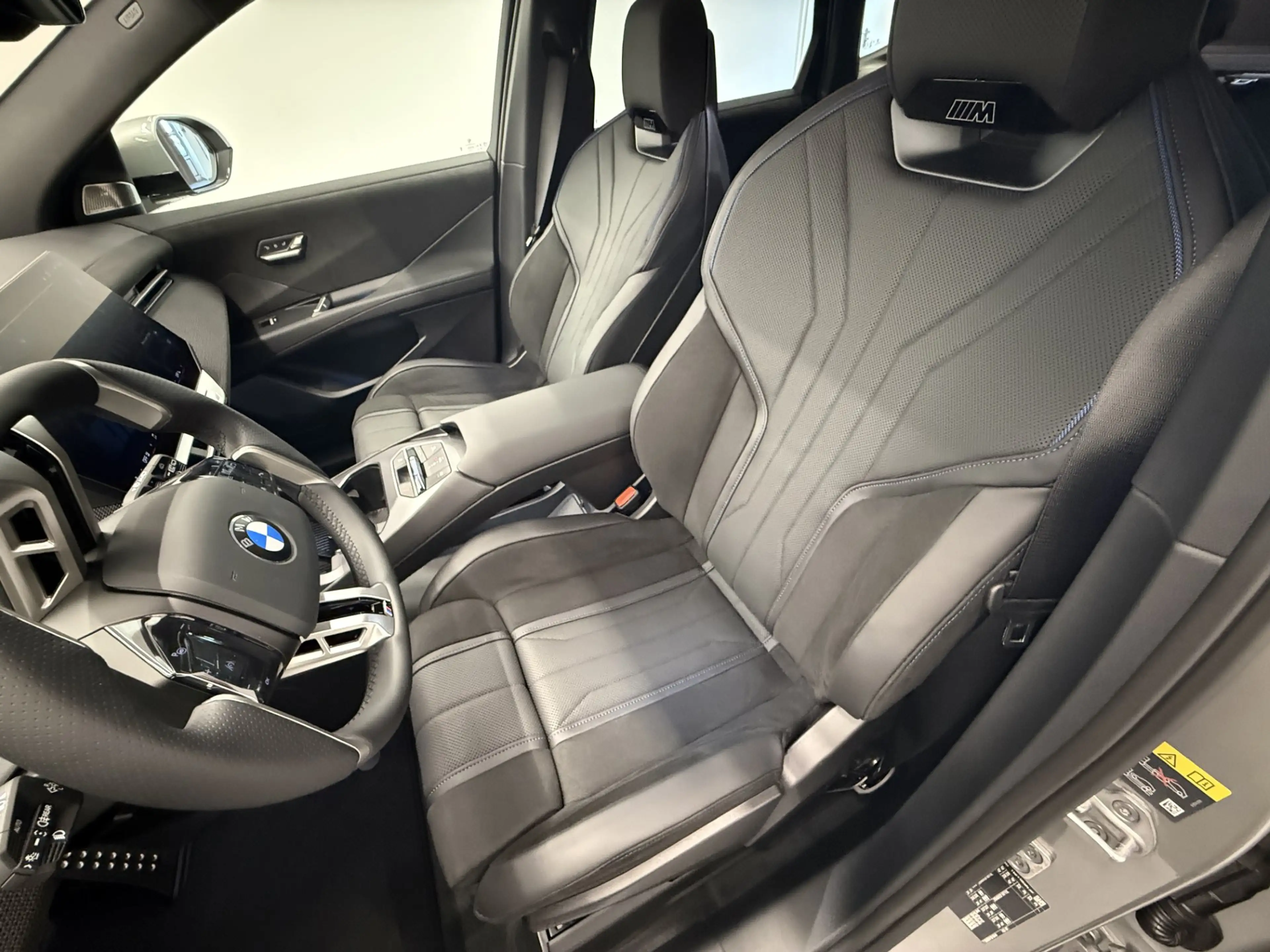 BMW iX3 40 sDrive — photo 12