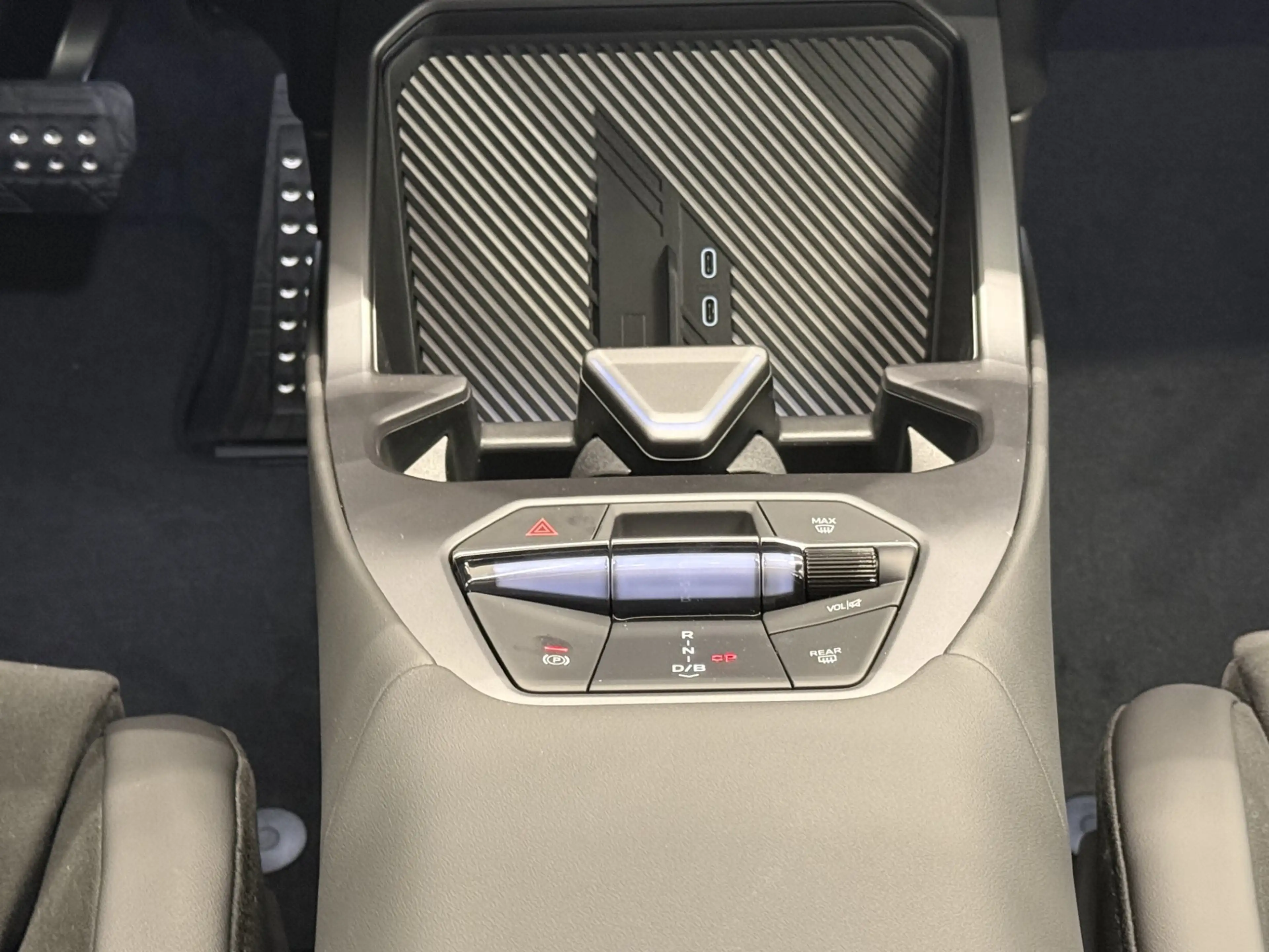 BMW iX3 40 sDrive — photo 11