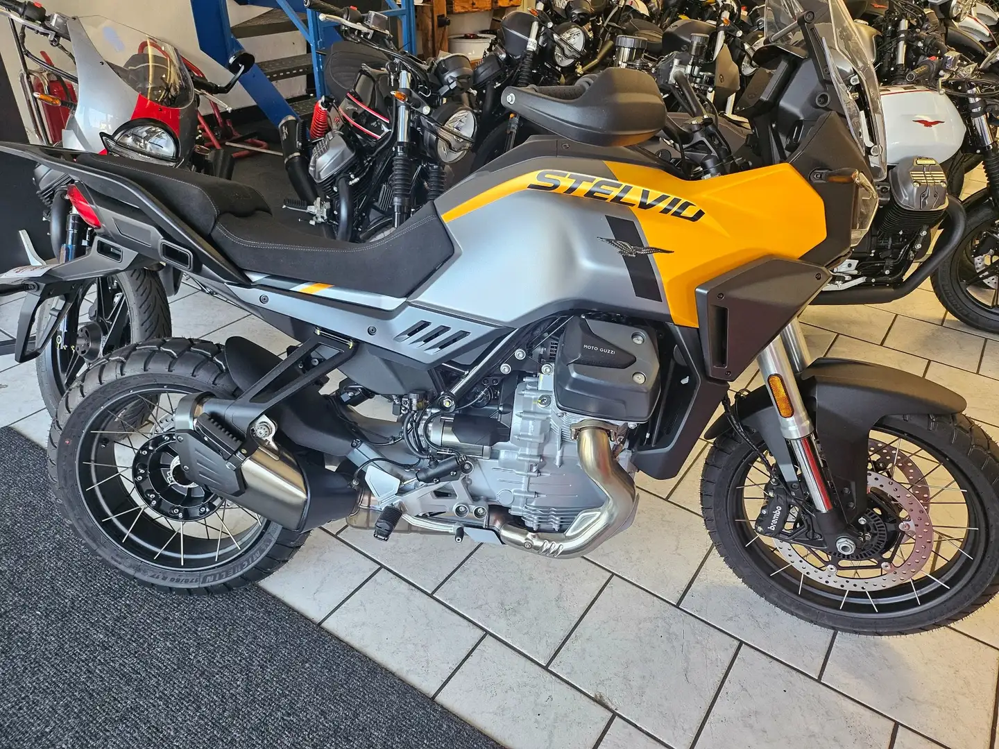Moto Guzzi Stelvio 1000 base EURO 5 + - 1