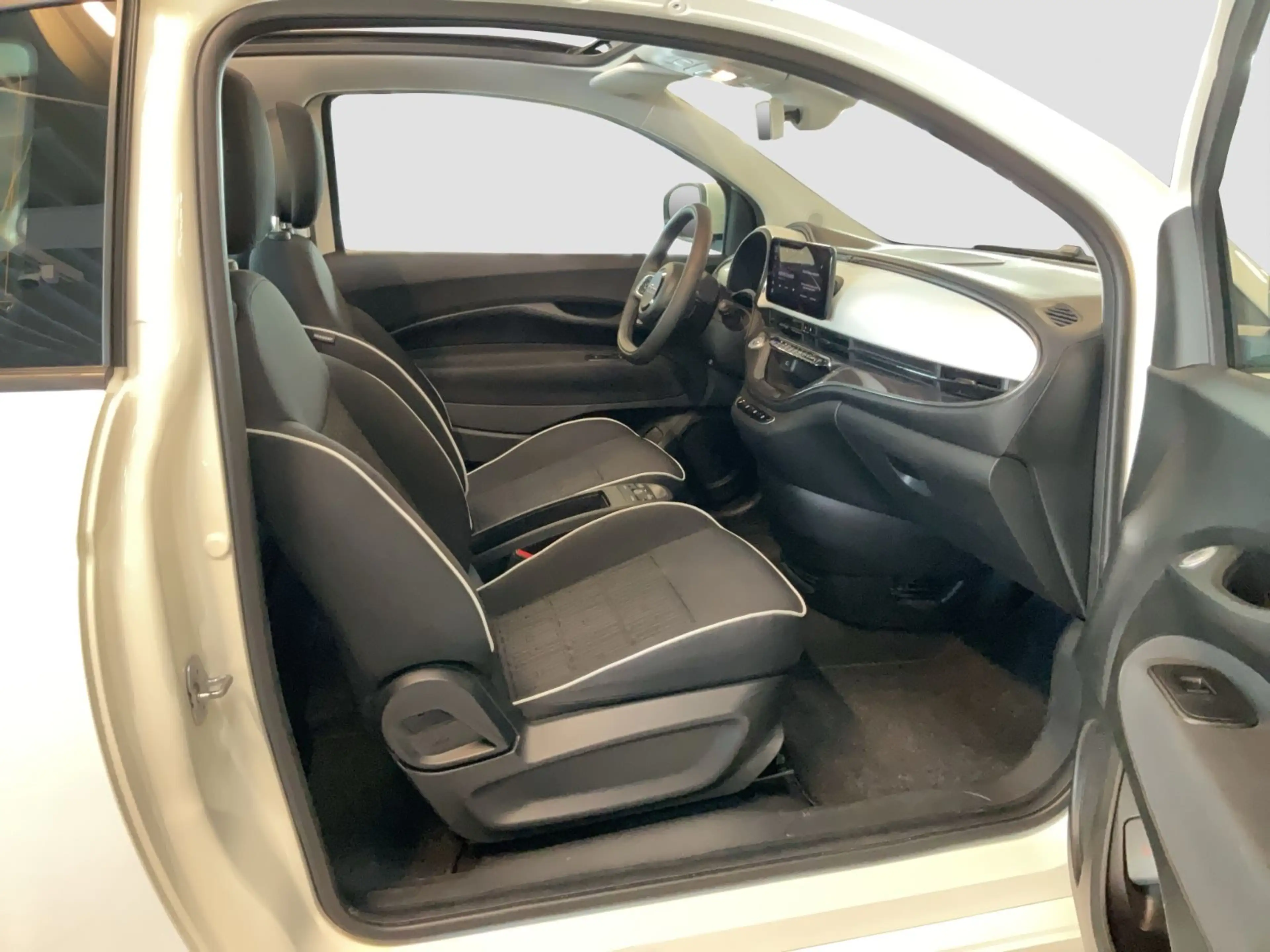 Fiat 500e 42 kWh Cabrio — photo 14