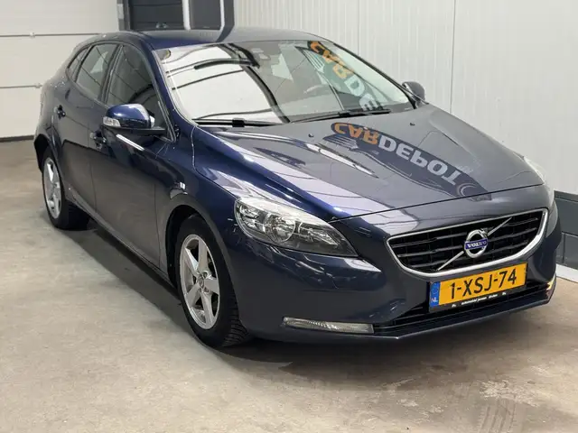 Volvo V40 view 3