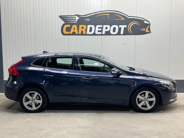 Volvo V40 view 4