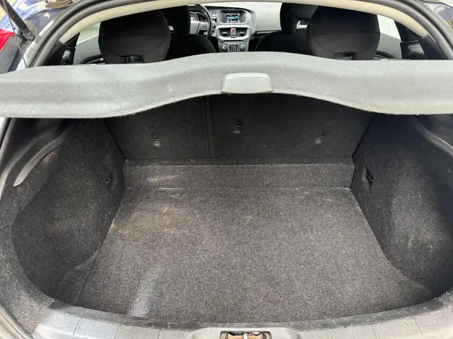 Volvo V40 view 9