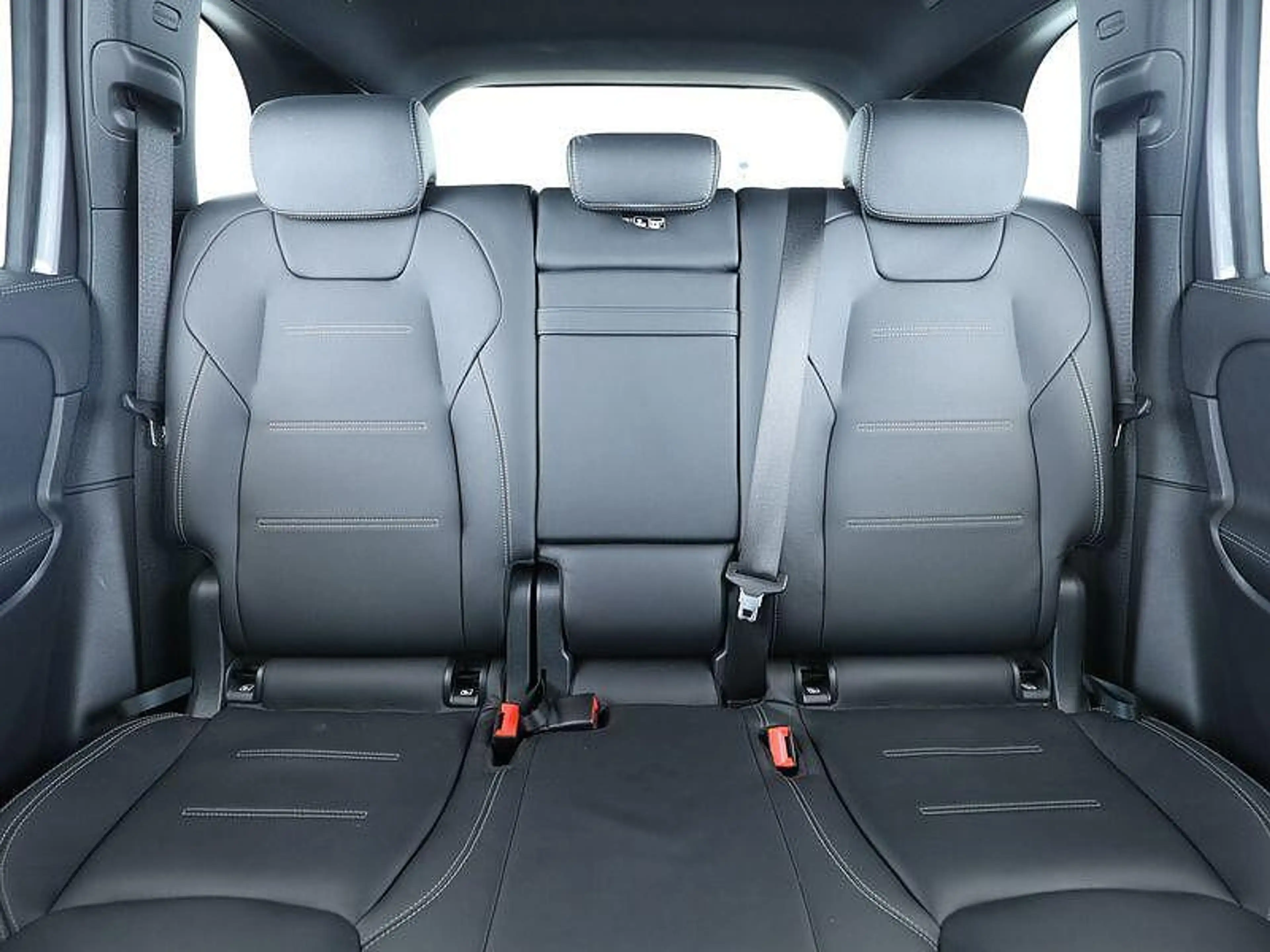 Mercedes-Benz EQB 350 4MATIC AMG LINE — photo 10