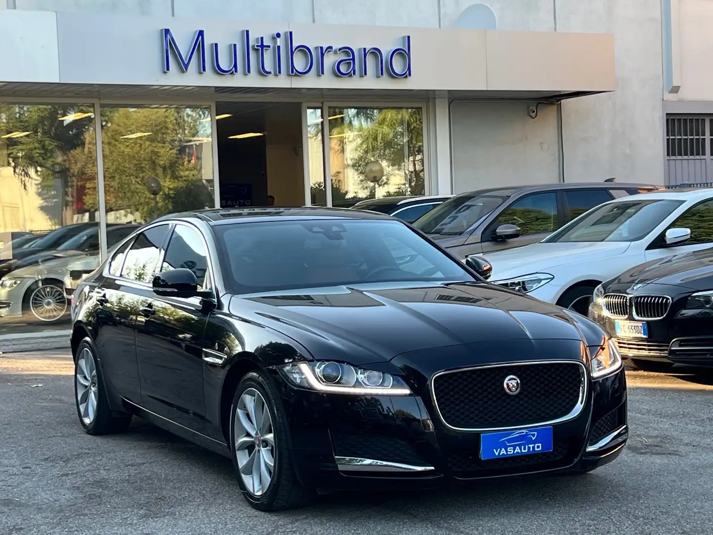 Jaguar XF 2.0 D 180 CV AWD aut. MOTORE NUOVO Pure Business Nero - 1