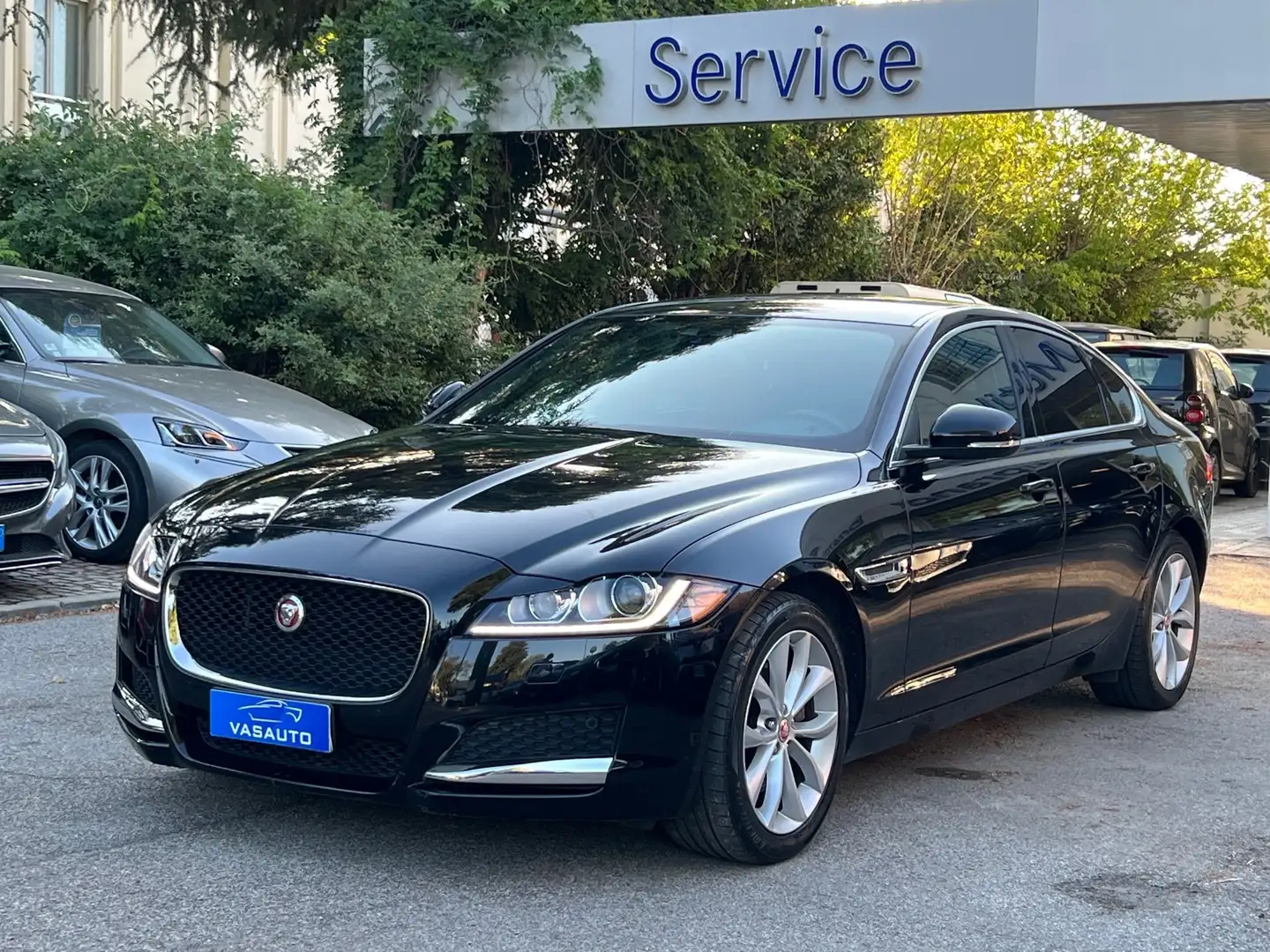 Jaguar XF 2.0 D 180 CV AWD aut. MOTORE NUOVO Pure Business Nero - 2