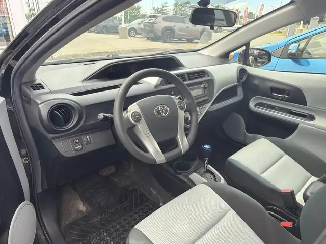 Toyota Prius c 2012 — photo 3