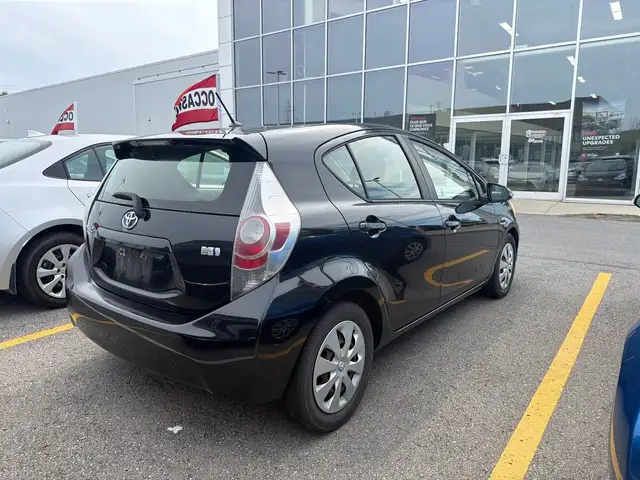 Toyota Prius c 2012 — photo 2
