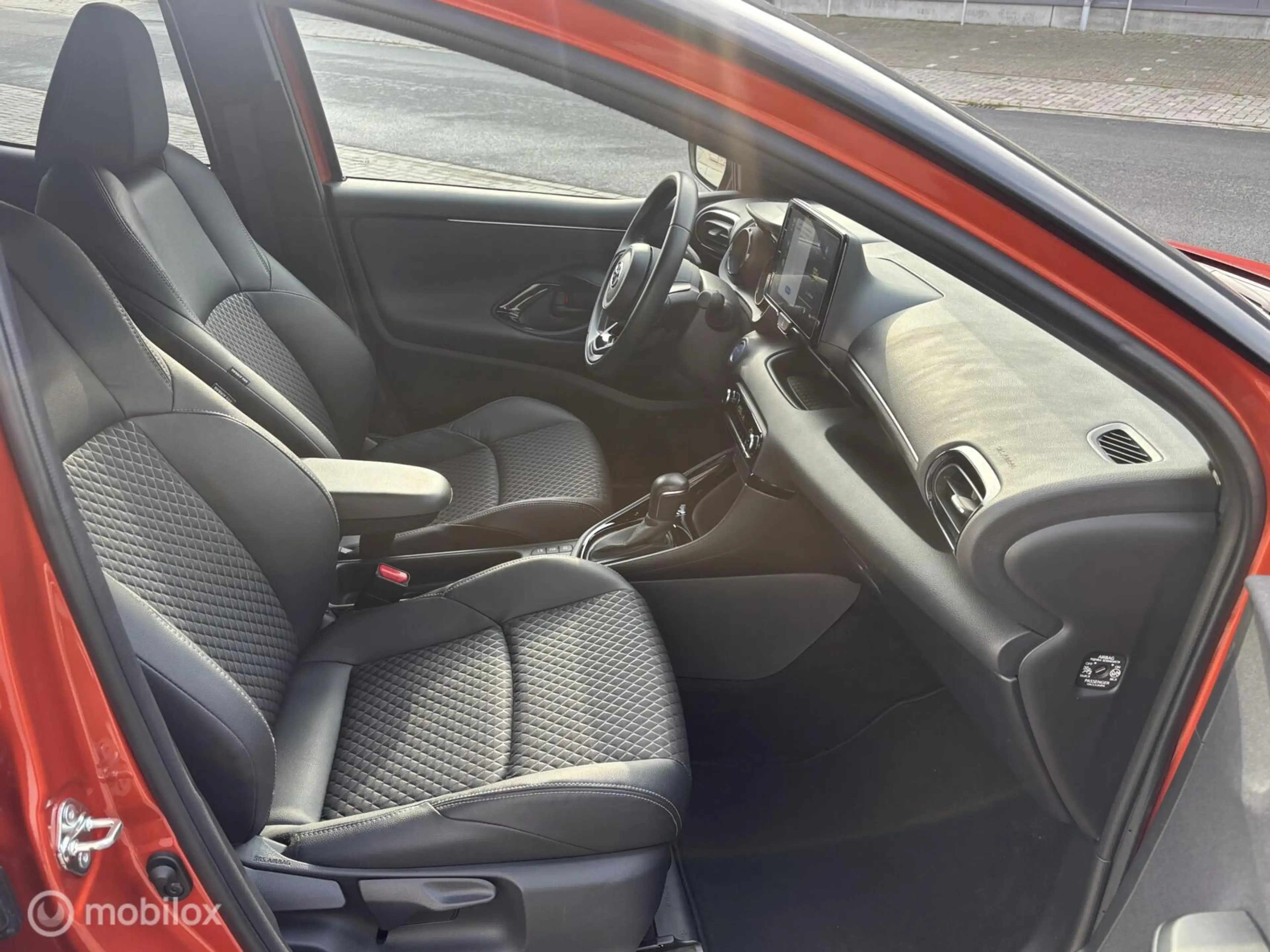 Toyota Yaris 1.5 Hybrid Executive — photo 10
