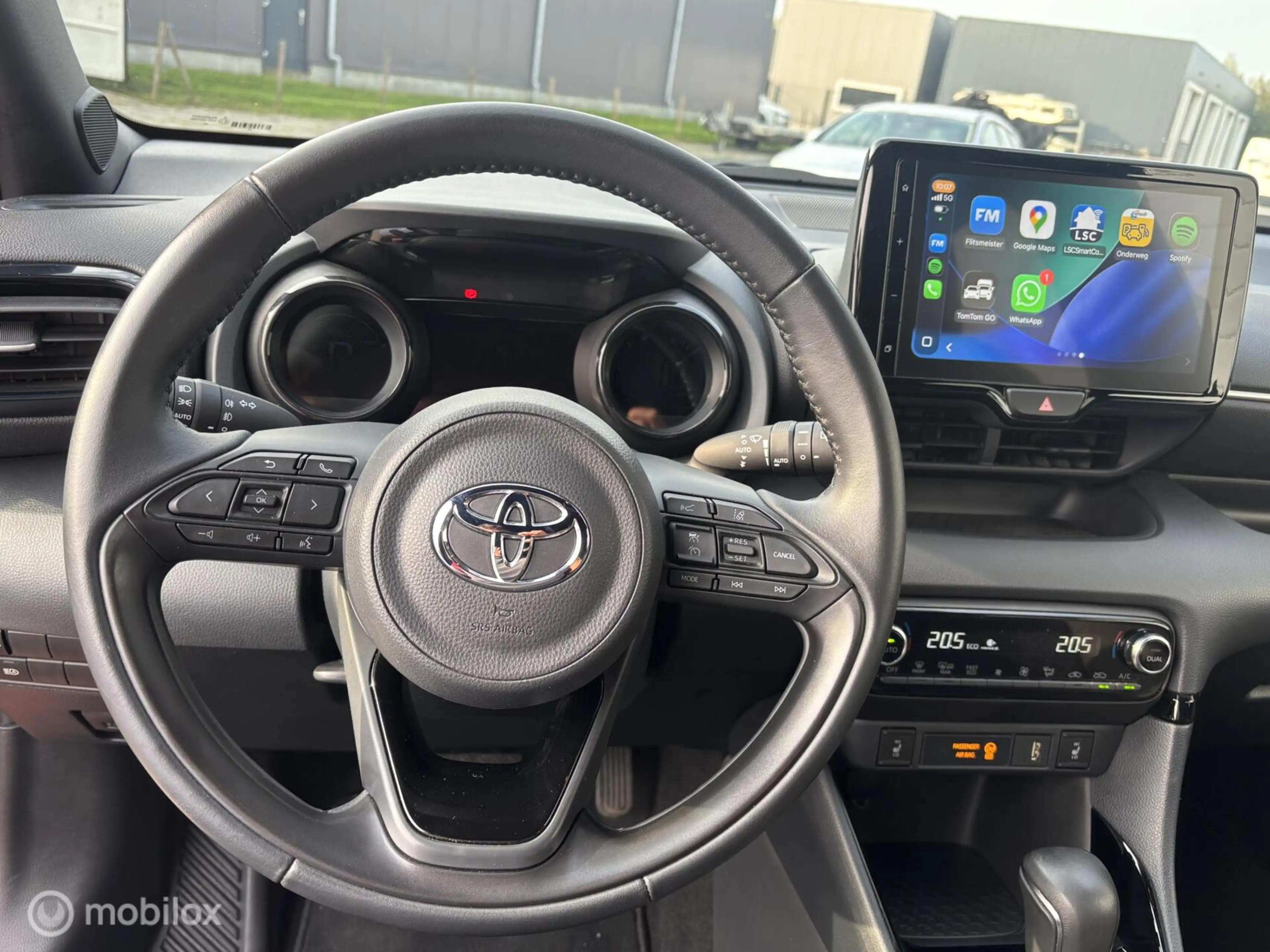Toyota Yaris 1.5 Hybrid Executive — photo 9