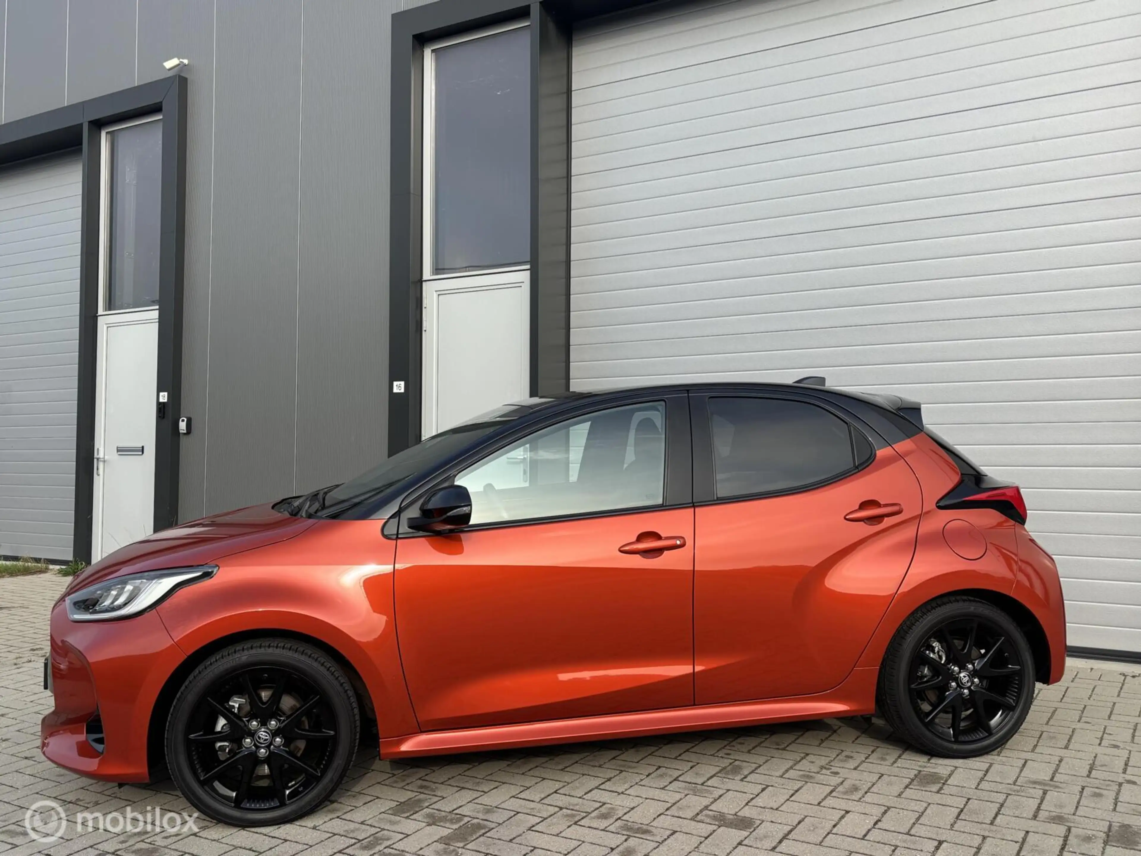 Toyota Yaris 1.5 Hybrid Executive — photo 2