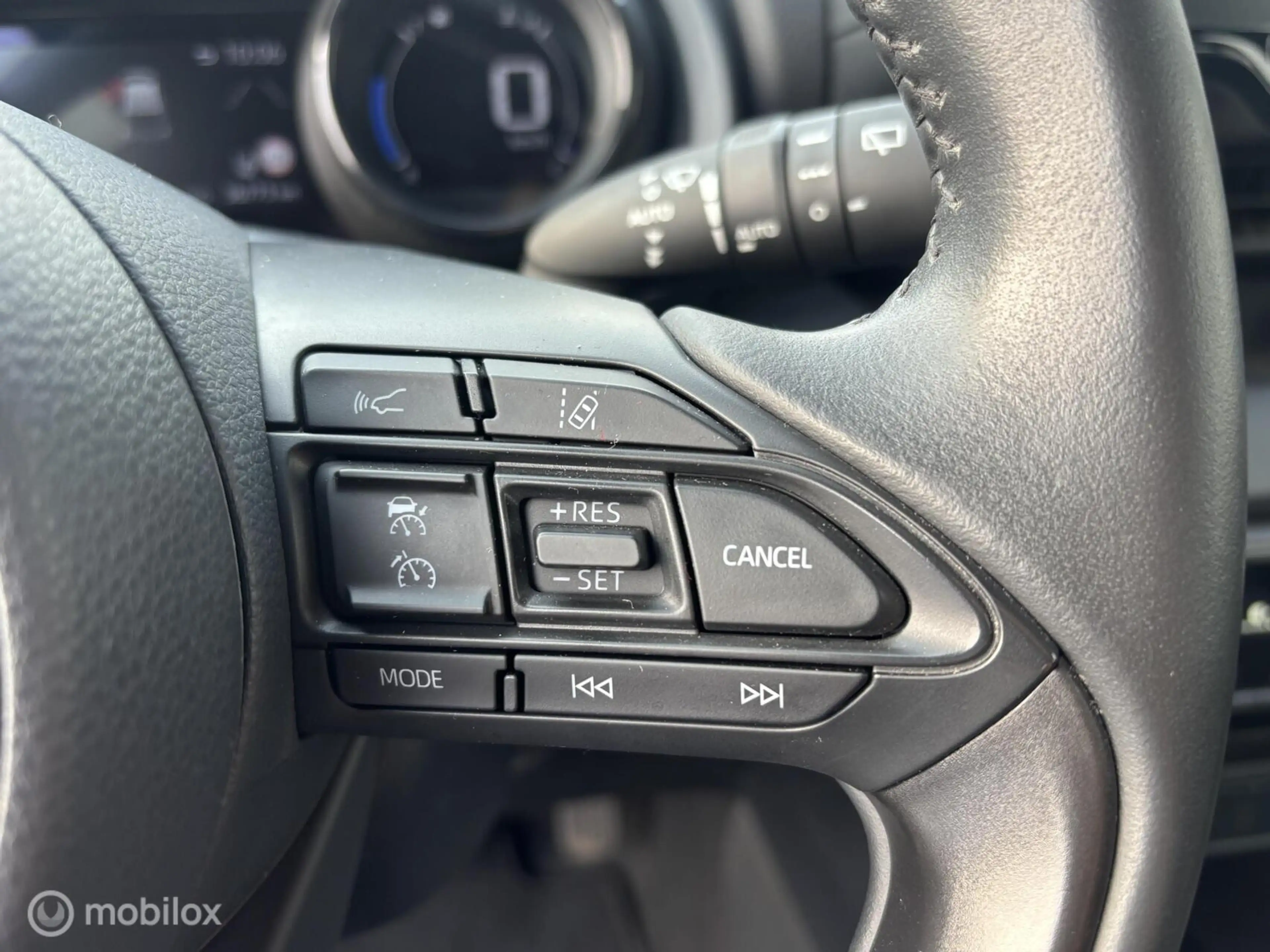 Toyota Yaris 1.5 Hybrid Executive — photo 13