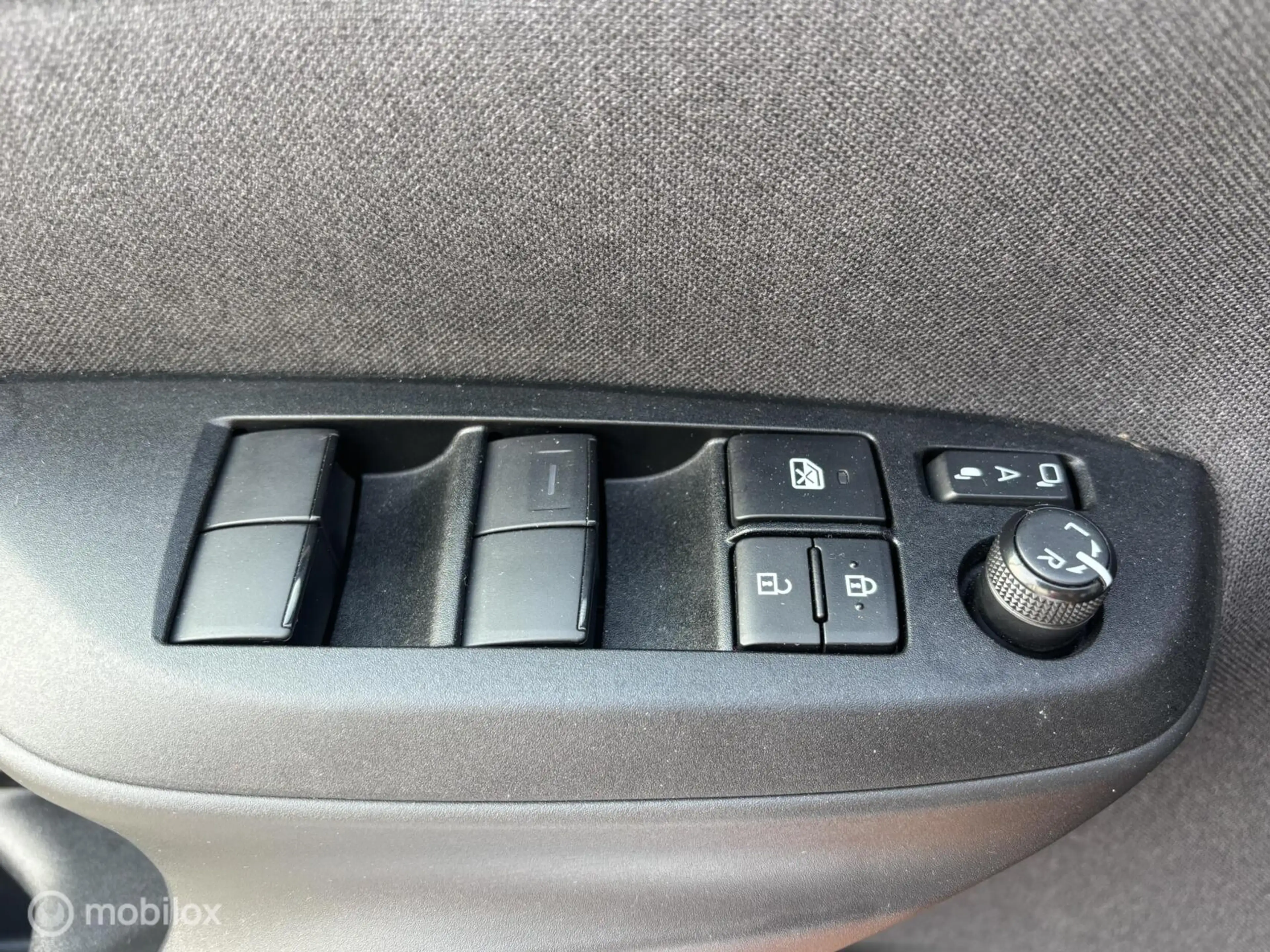 Toyota Yaris 1.5 Hybrid Executive — photo 15