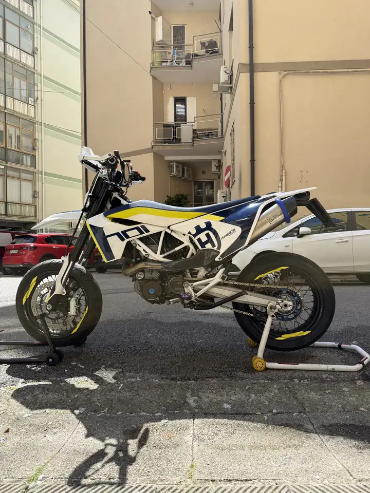 Husqvarna 701 Supermoto