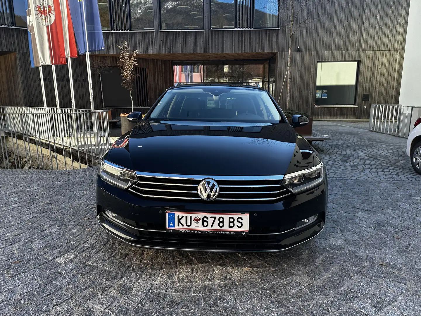 Volkswagen Passat Highline Schwarz - 2