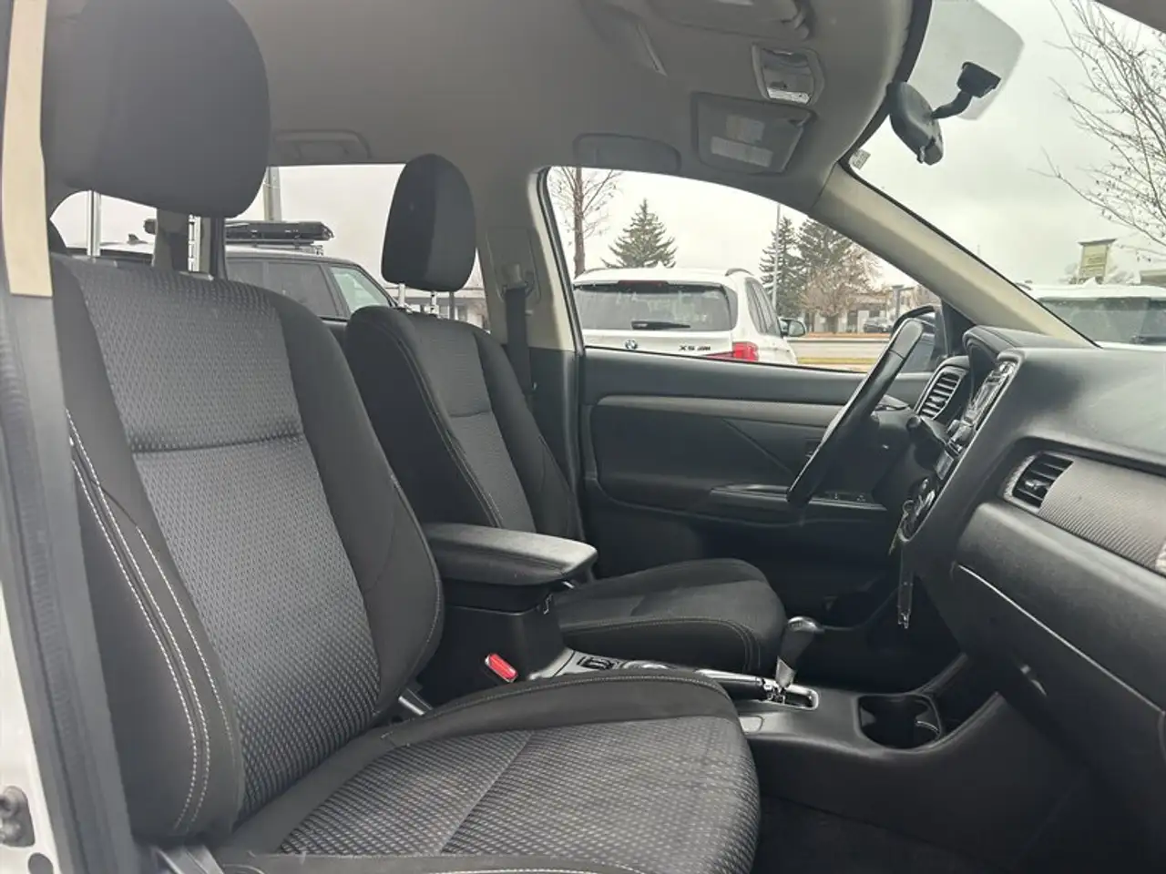 Mitsubishi Outlander снимка Mitsubishi Outlander
