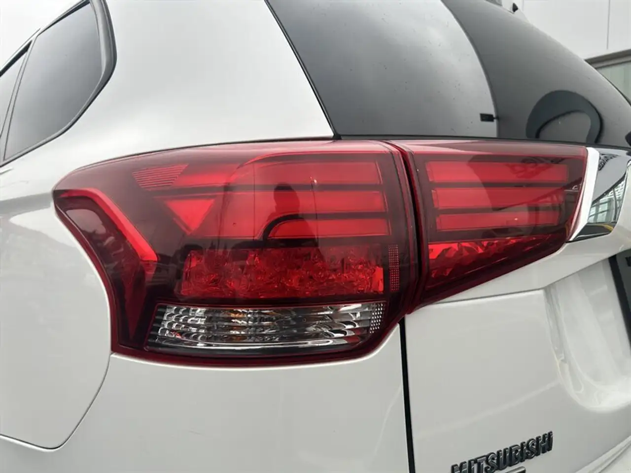 Mitsubishi Outlander снимка Mitsubishi Outlander