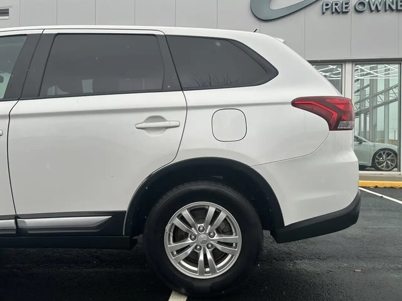 Mitsubishi Outlander снимка Mitsubishi Outlander