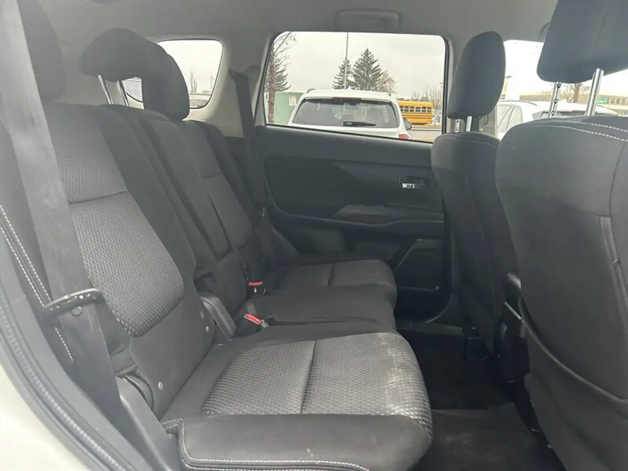 Mitsubishi Outlander снимка Mitsubishi Outlander